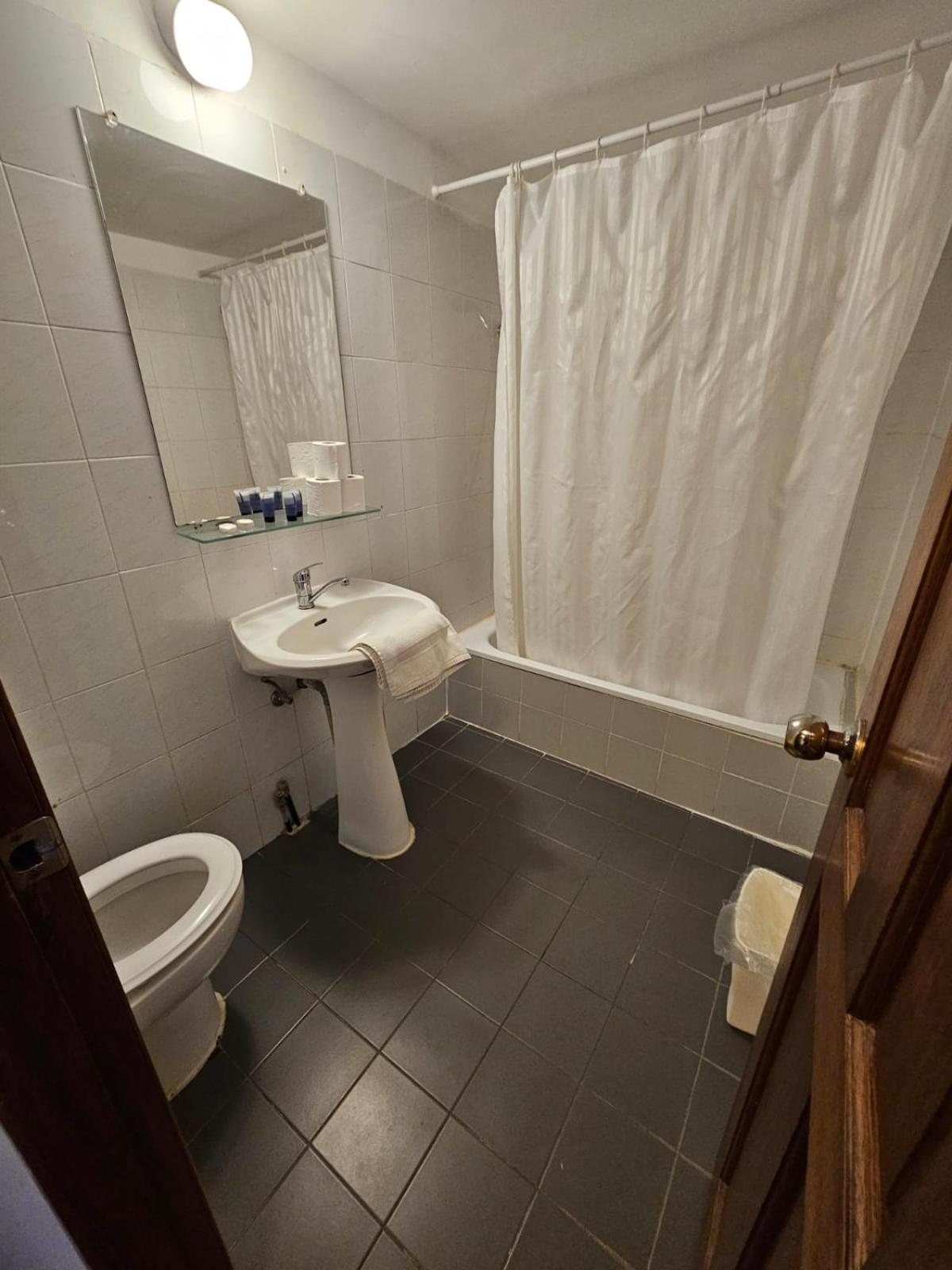 Standard Triple Room - Photo 2