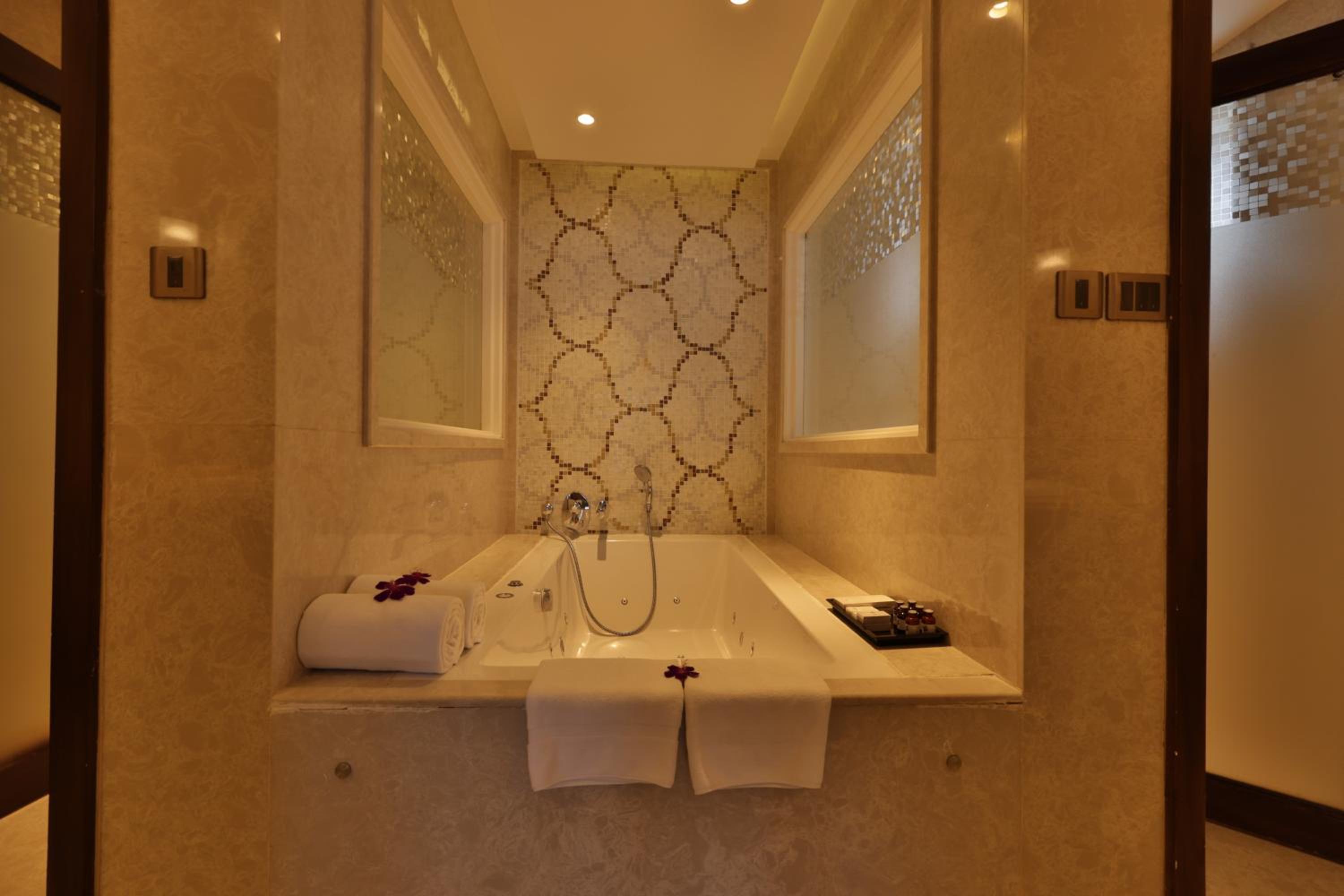 Royal Fragrant Suite with Private Terrace & Mountain view with 10% discount on Spa - Photo 3