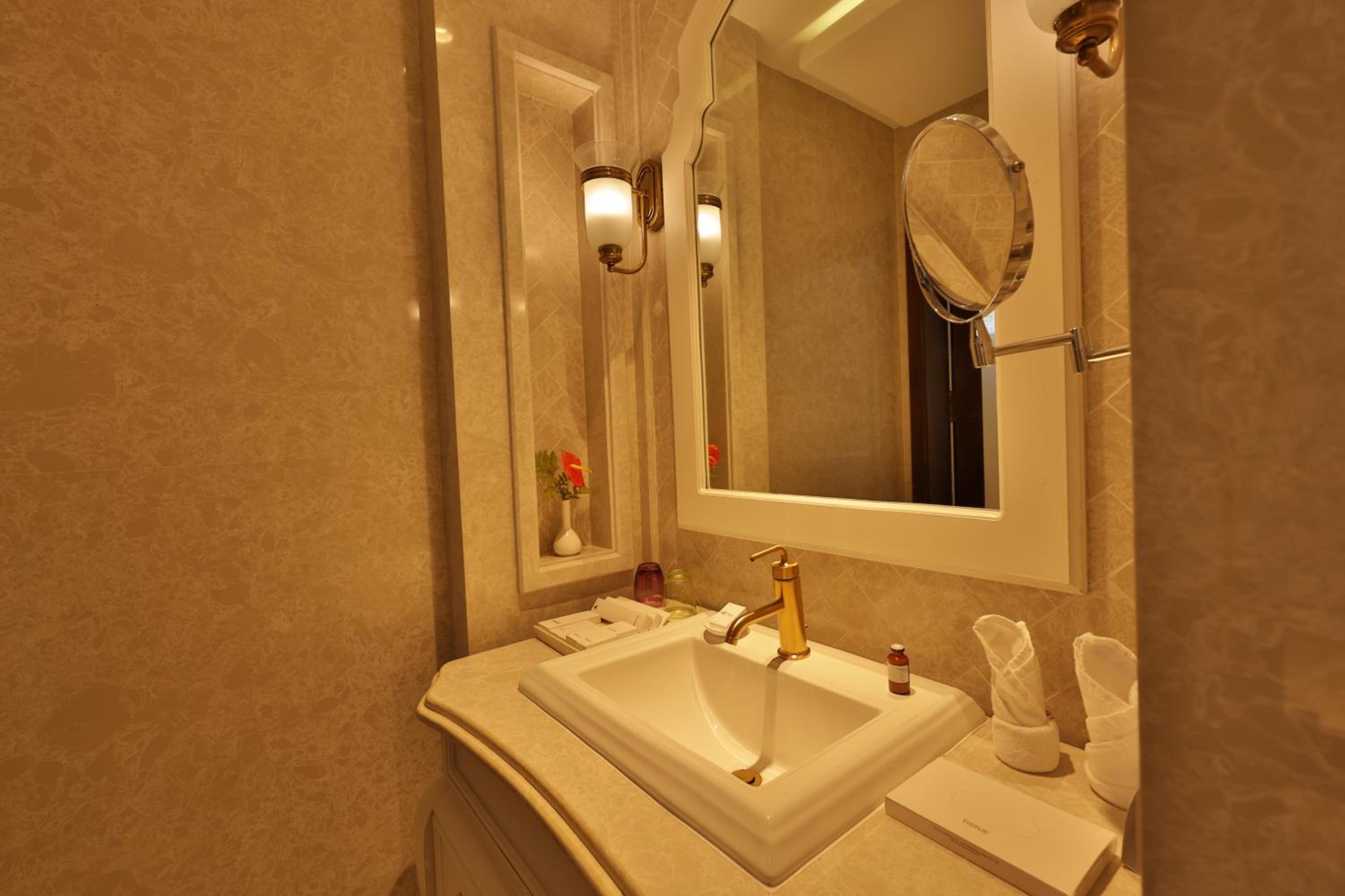 Royal Fragrant Suite with Private Terrace & Mountain view with 10% discount on Spa - Photo 2