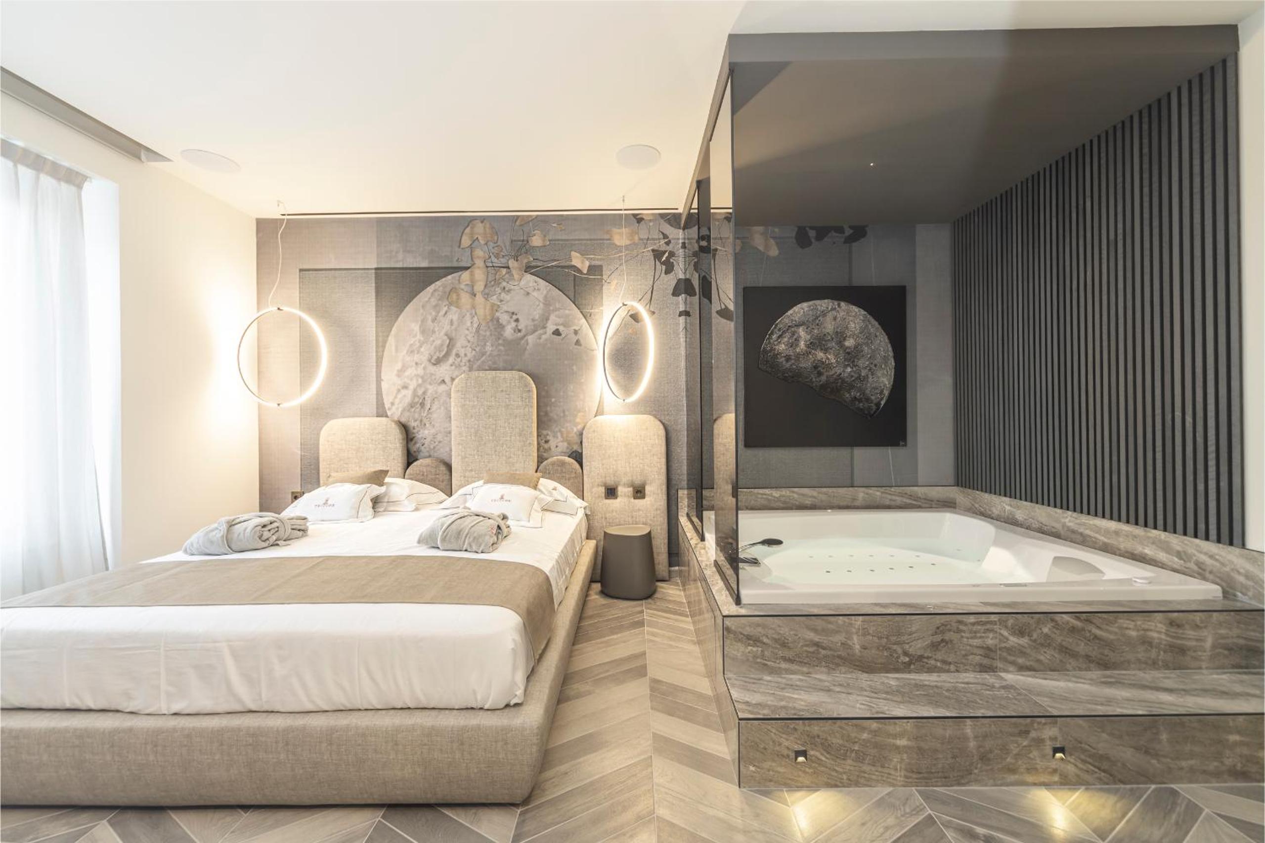 Double Room with Spa Bath photo 2