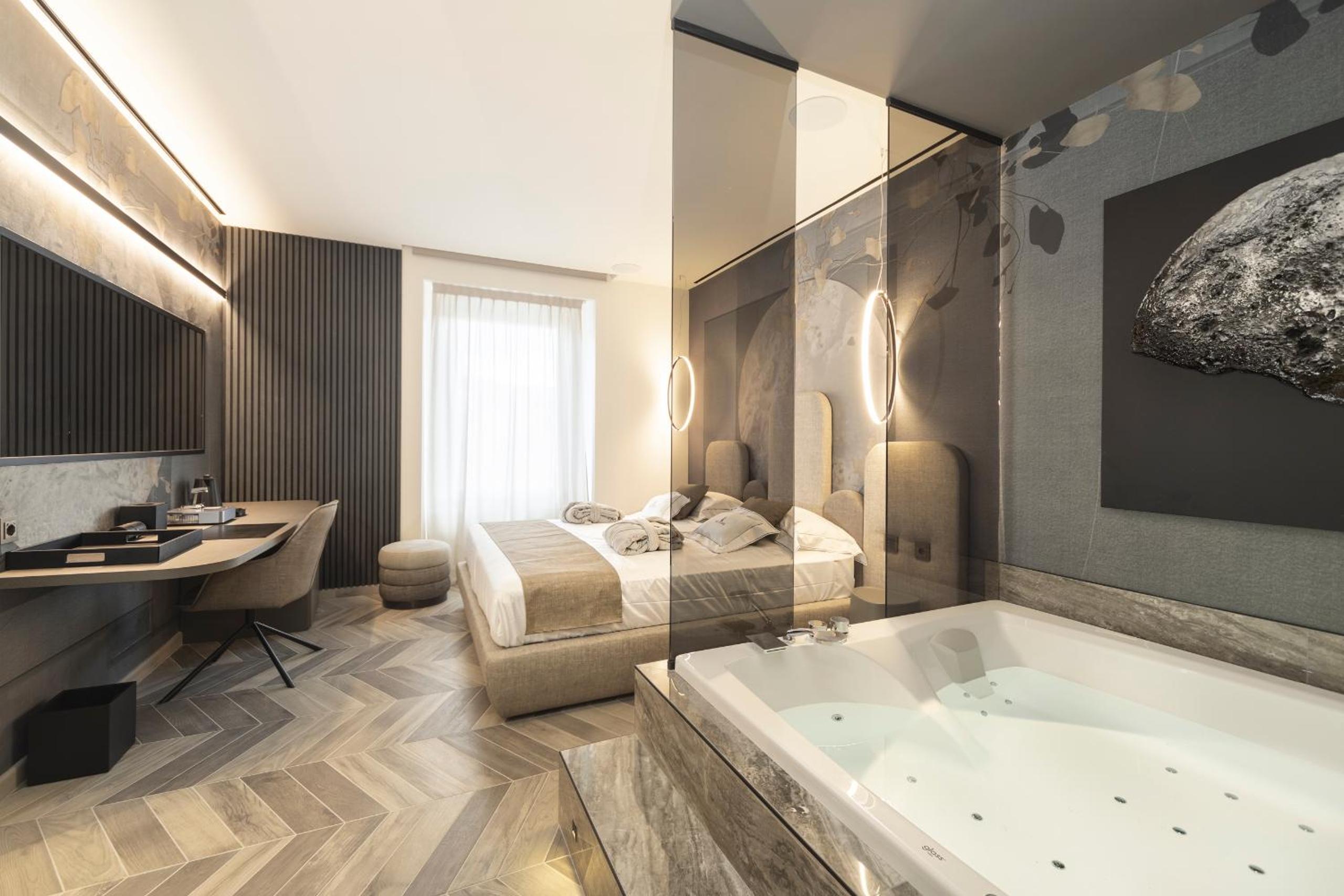 Double Room with Spa Bath photo 3