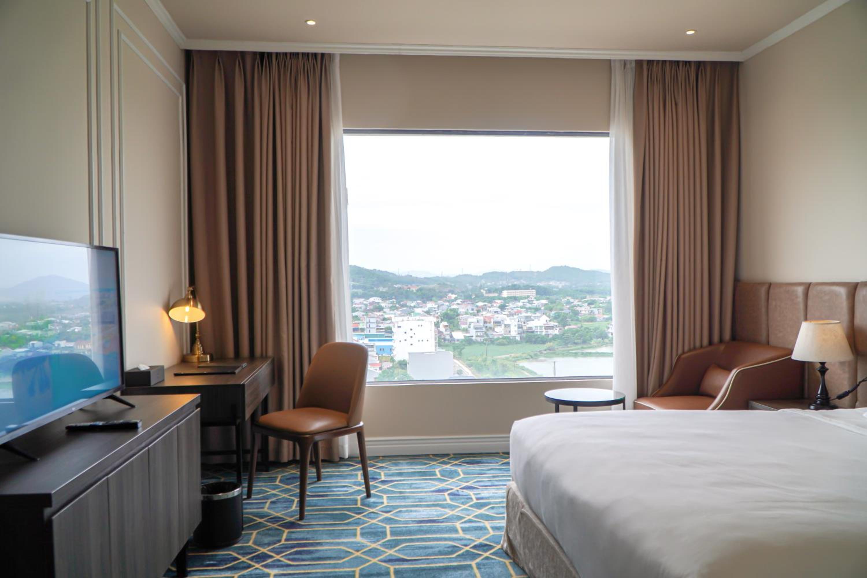 Deluxe Double Room + Free Shuttle Bus To City Center - Photo 6