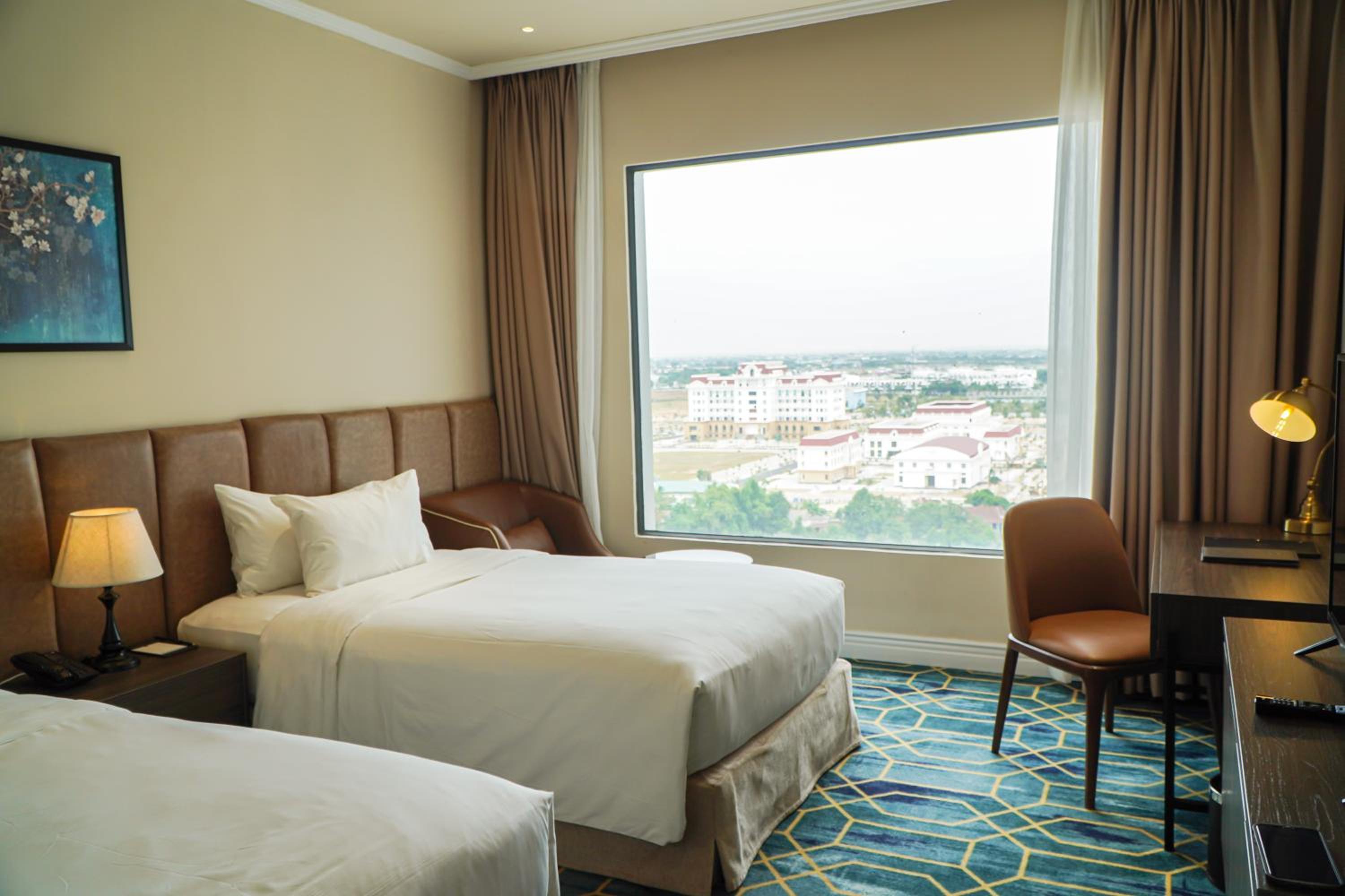 Deluxe Twin Room + Free Shuttle Bus To City Center - Photo 2