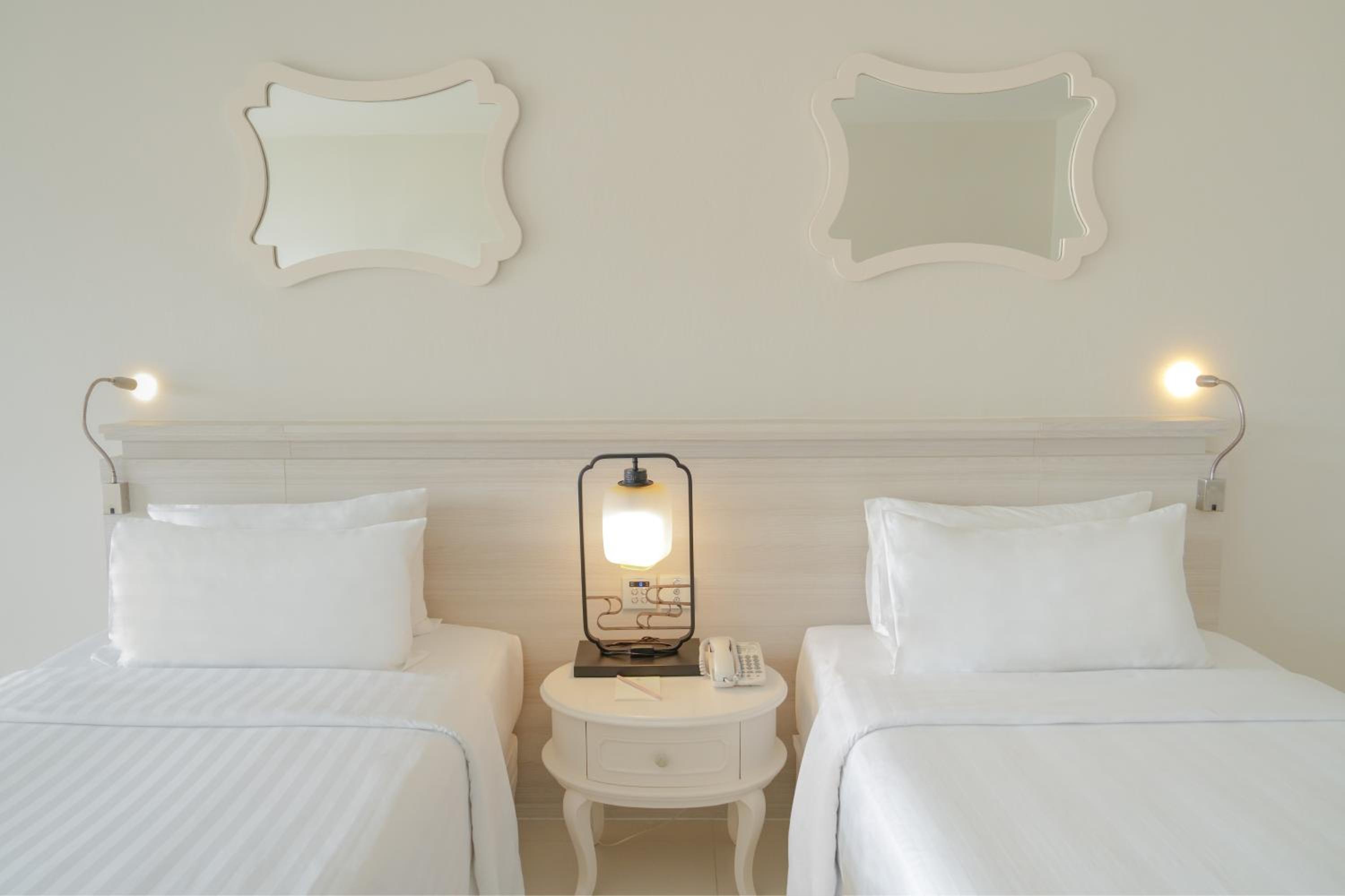 Deluxe Twin Room - Photo 2