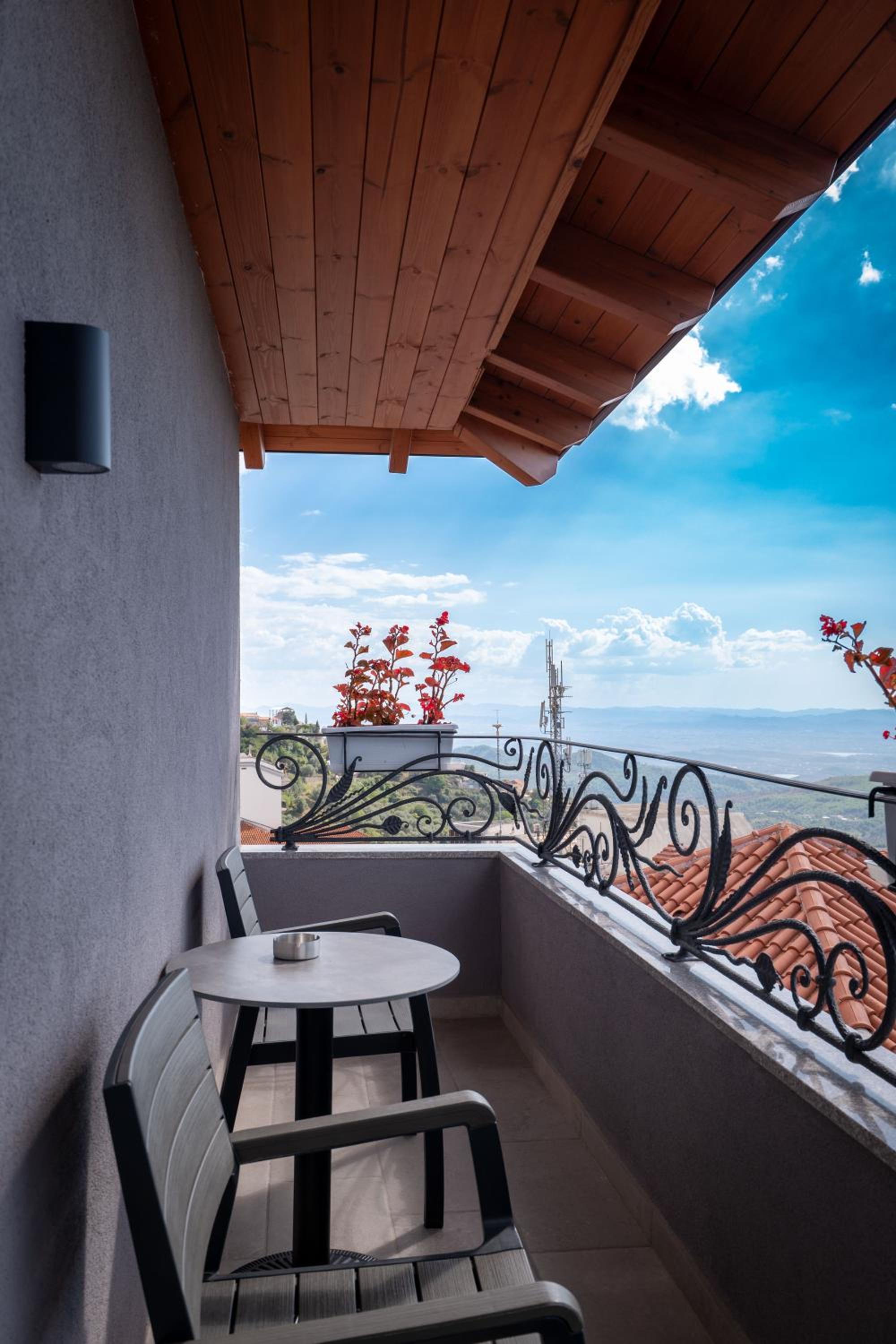 Junior Suite with Balcony photo 3