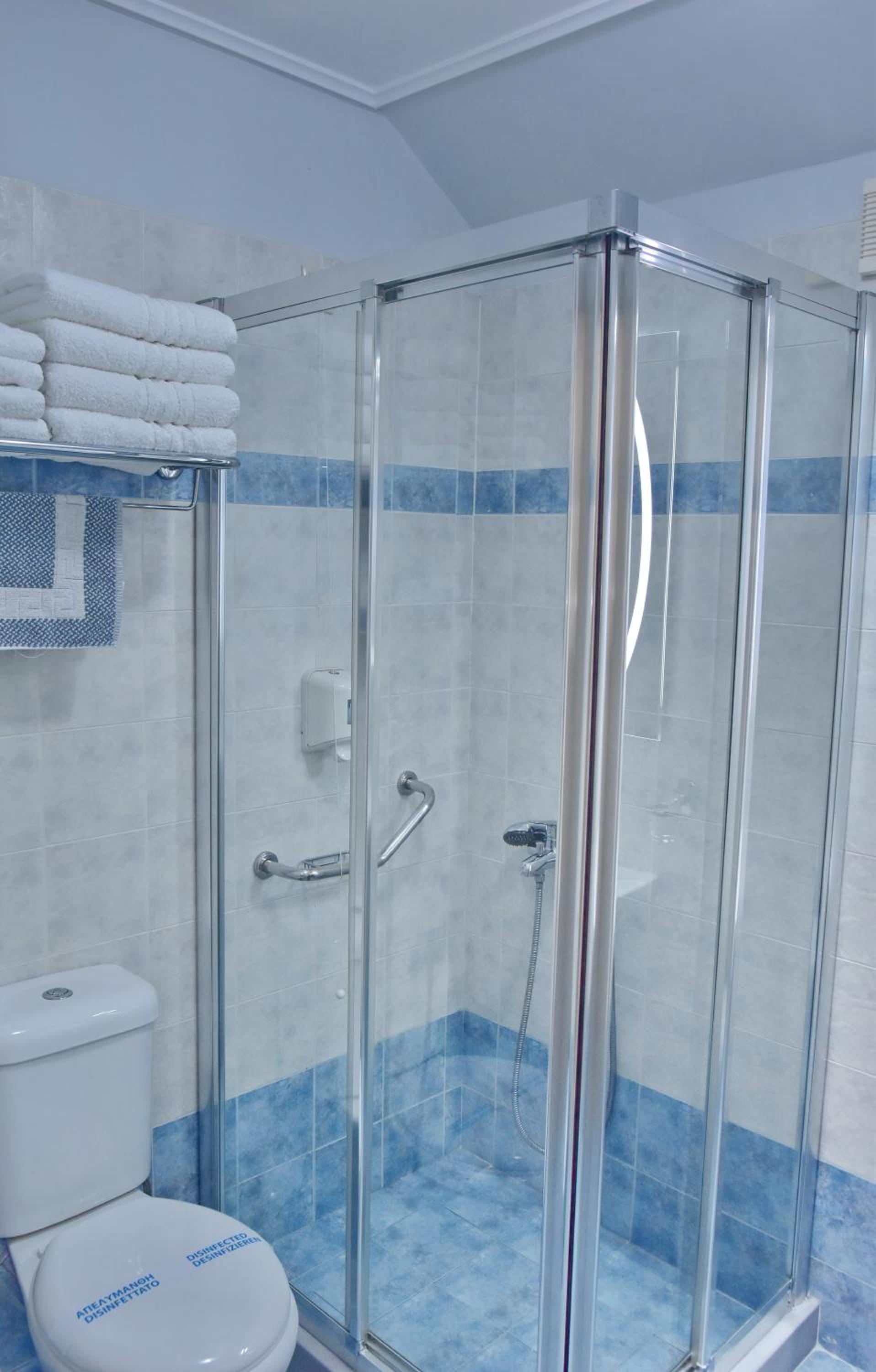 Double Room - Photo 5