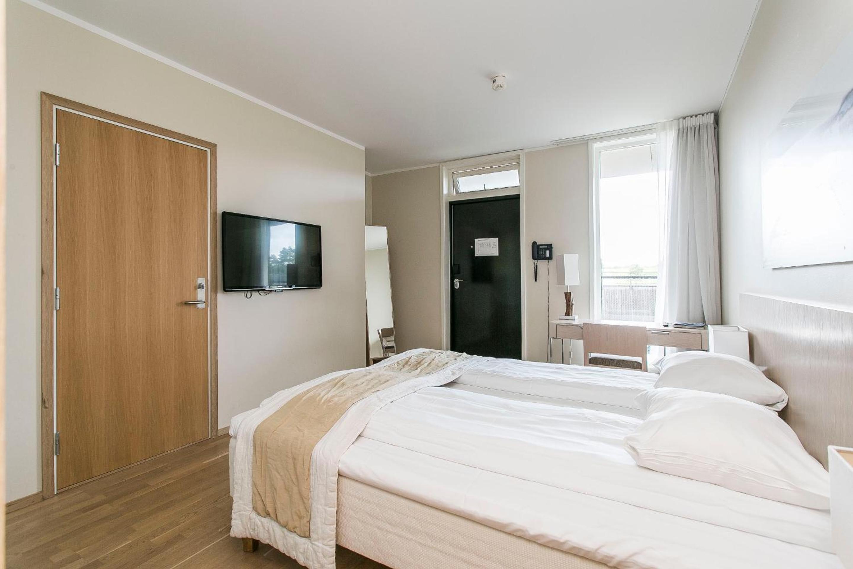 Budget Twin Room - Photo 3
