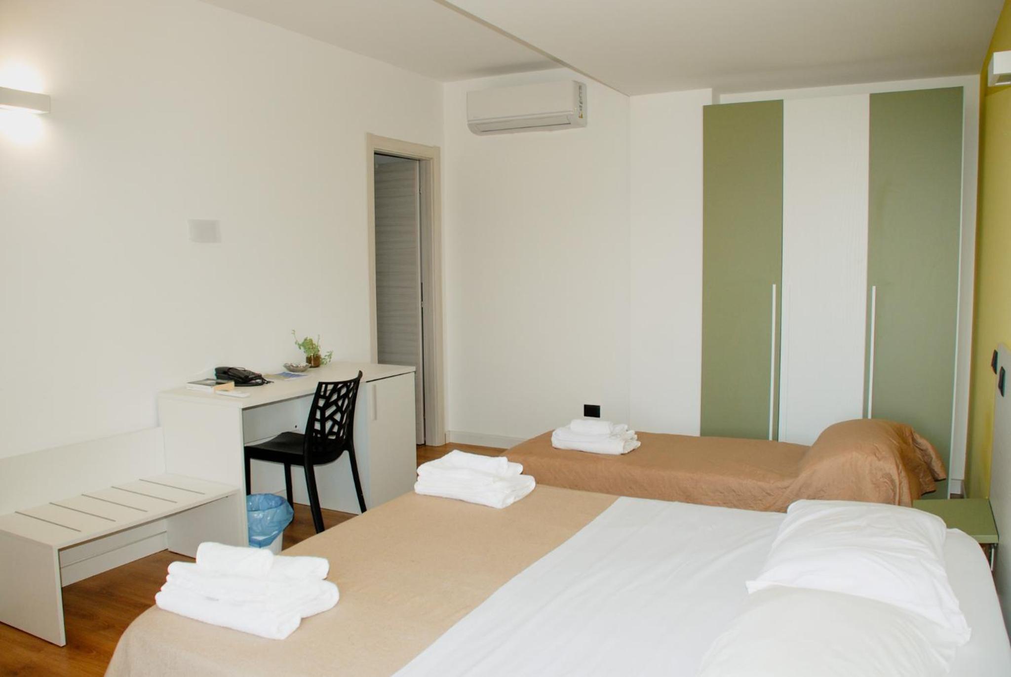 Triple Room with Terrace photo 2