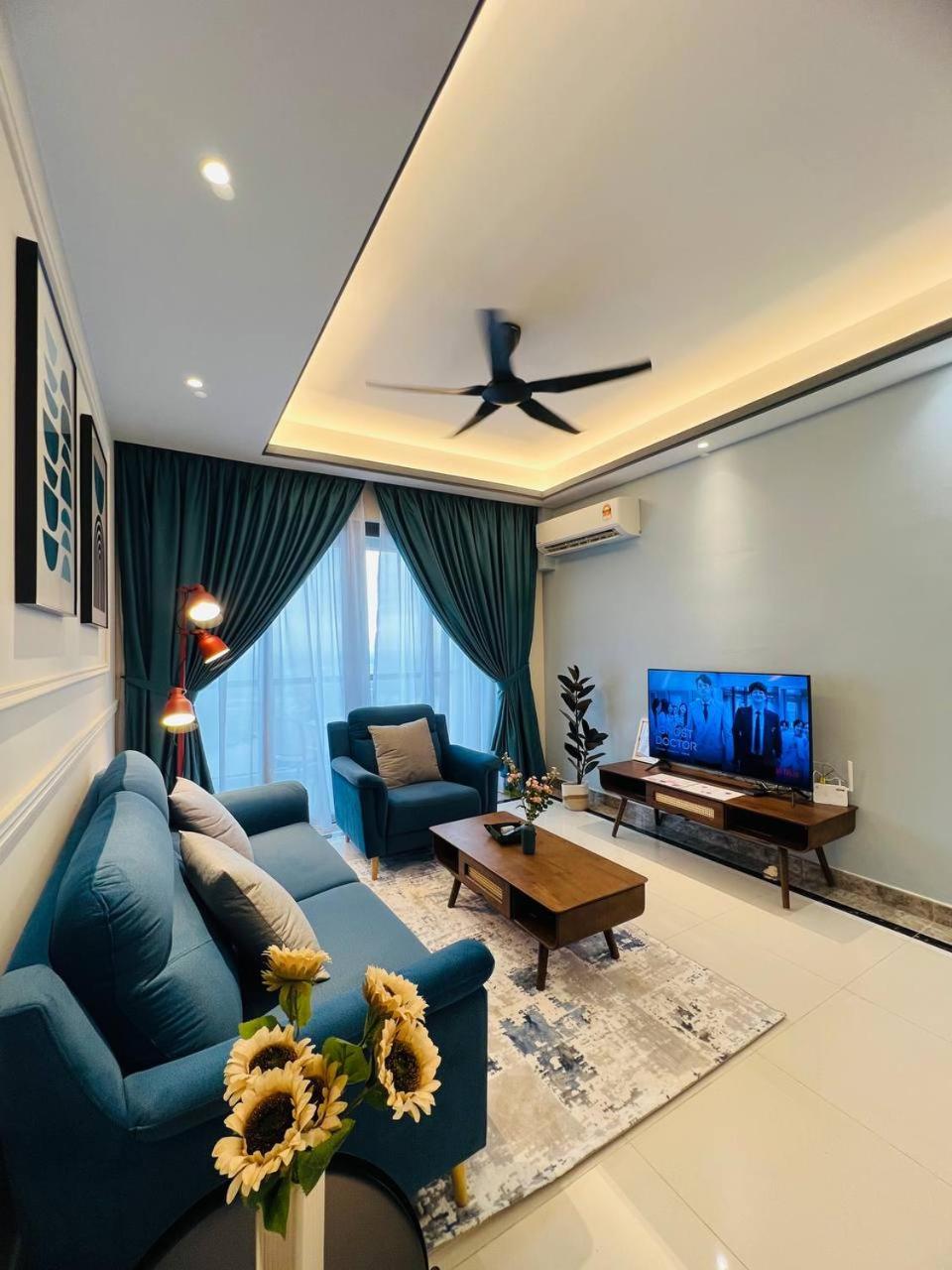 Two-Bedroom Apartment with Balcony and Sea View photo 1