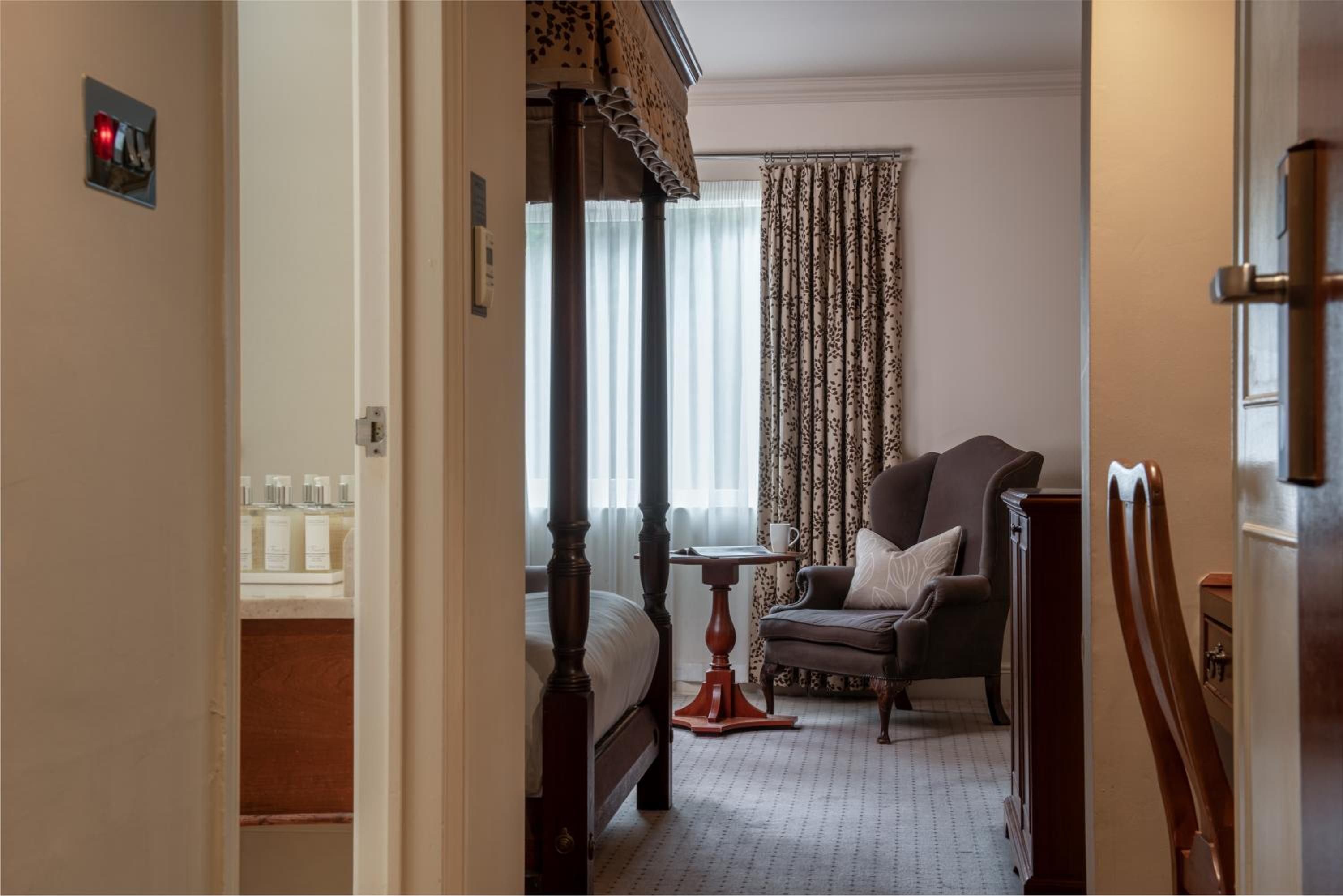 Standard Double Room with Four Poster Bed - Photo 3