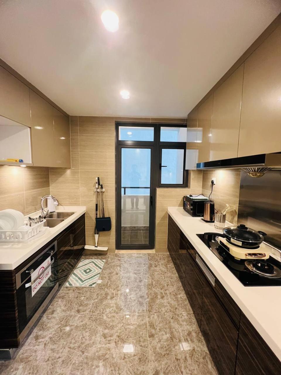 Two-Bedroom Apartment with Balcony and Sea View photo 2