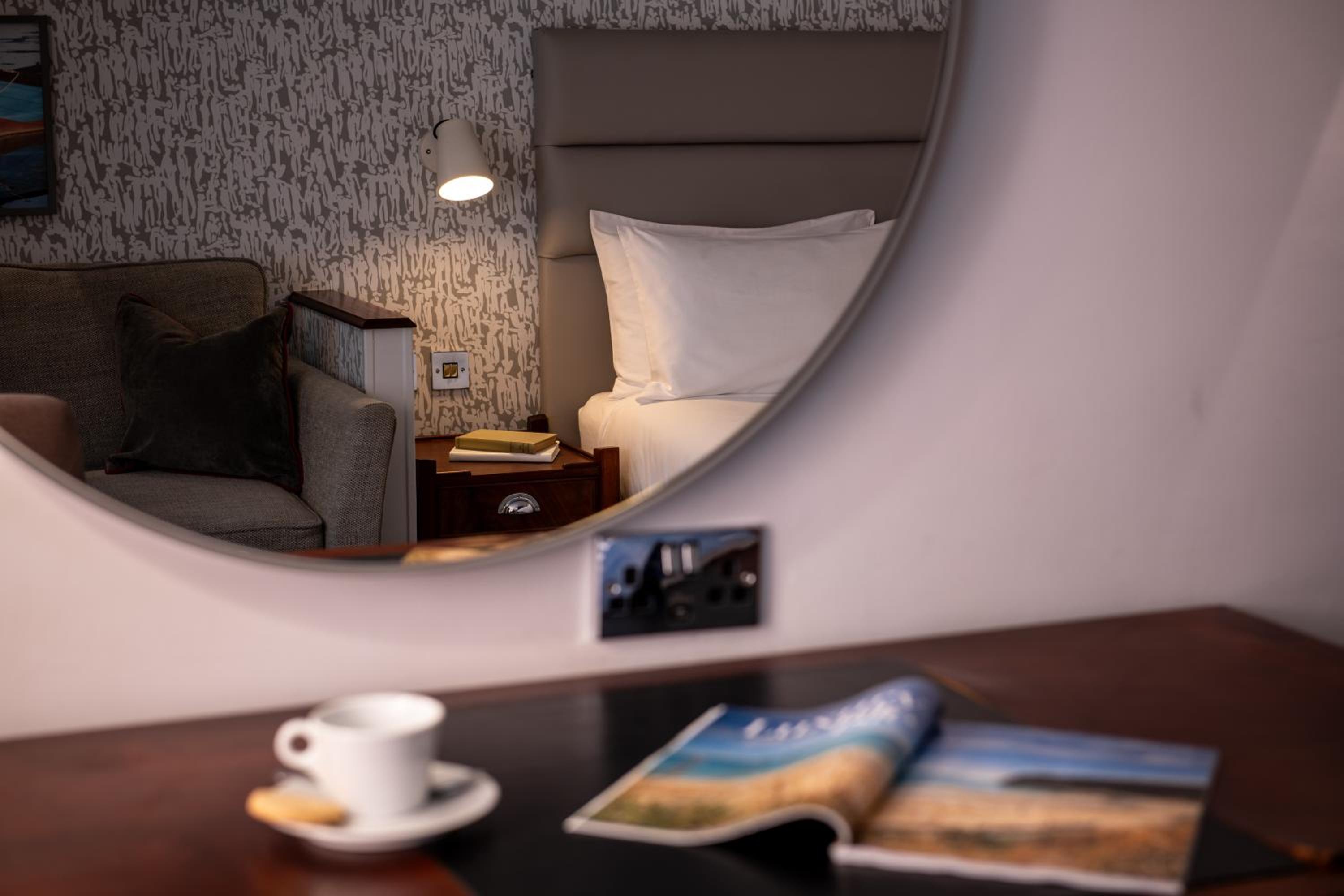 Signature Family Room - Photo 1