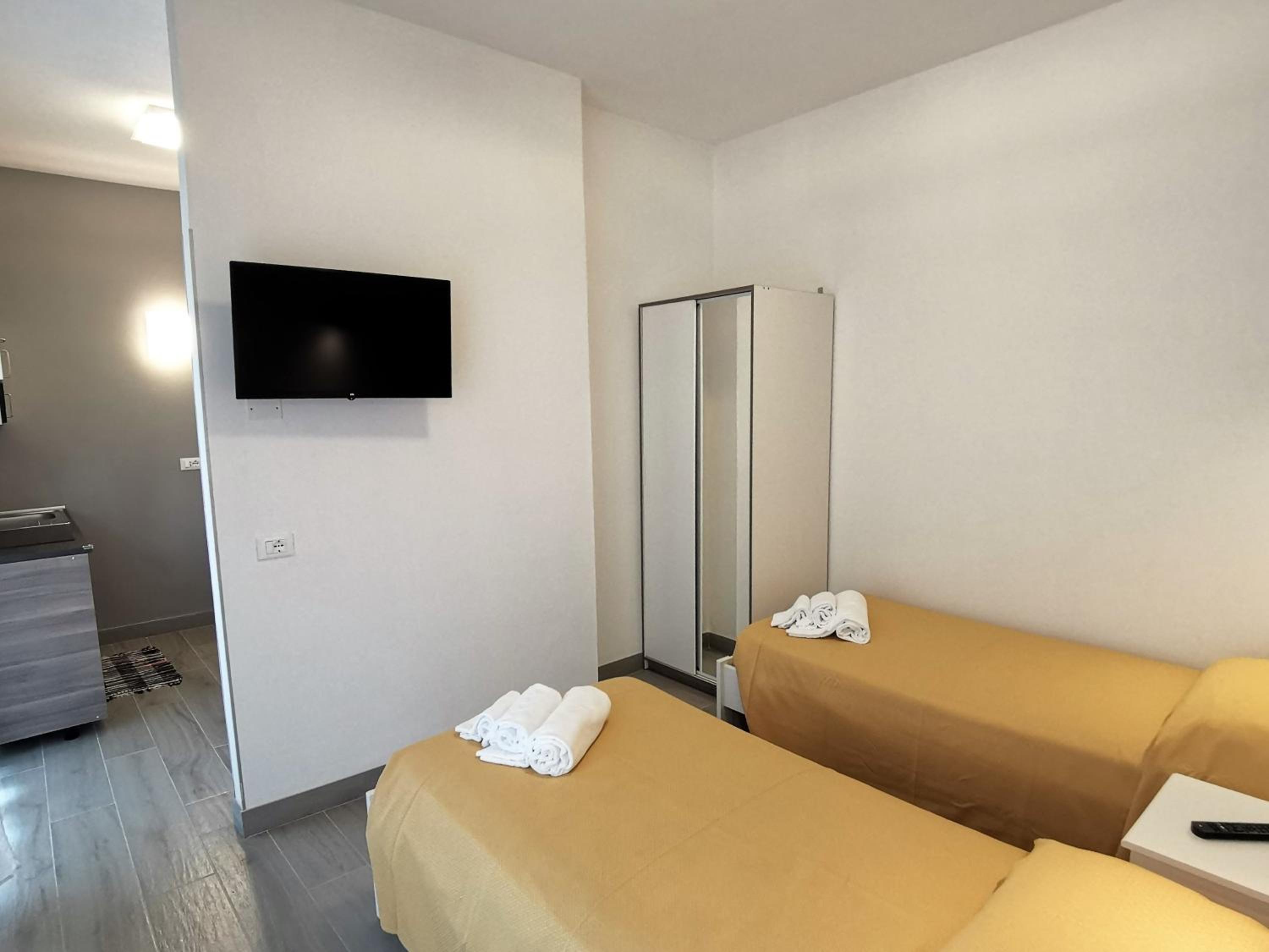 Twin Room with Private Bathroom photo 1