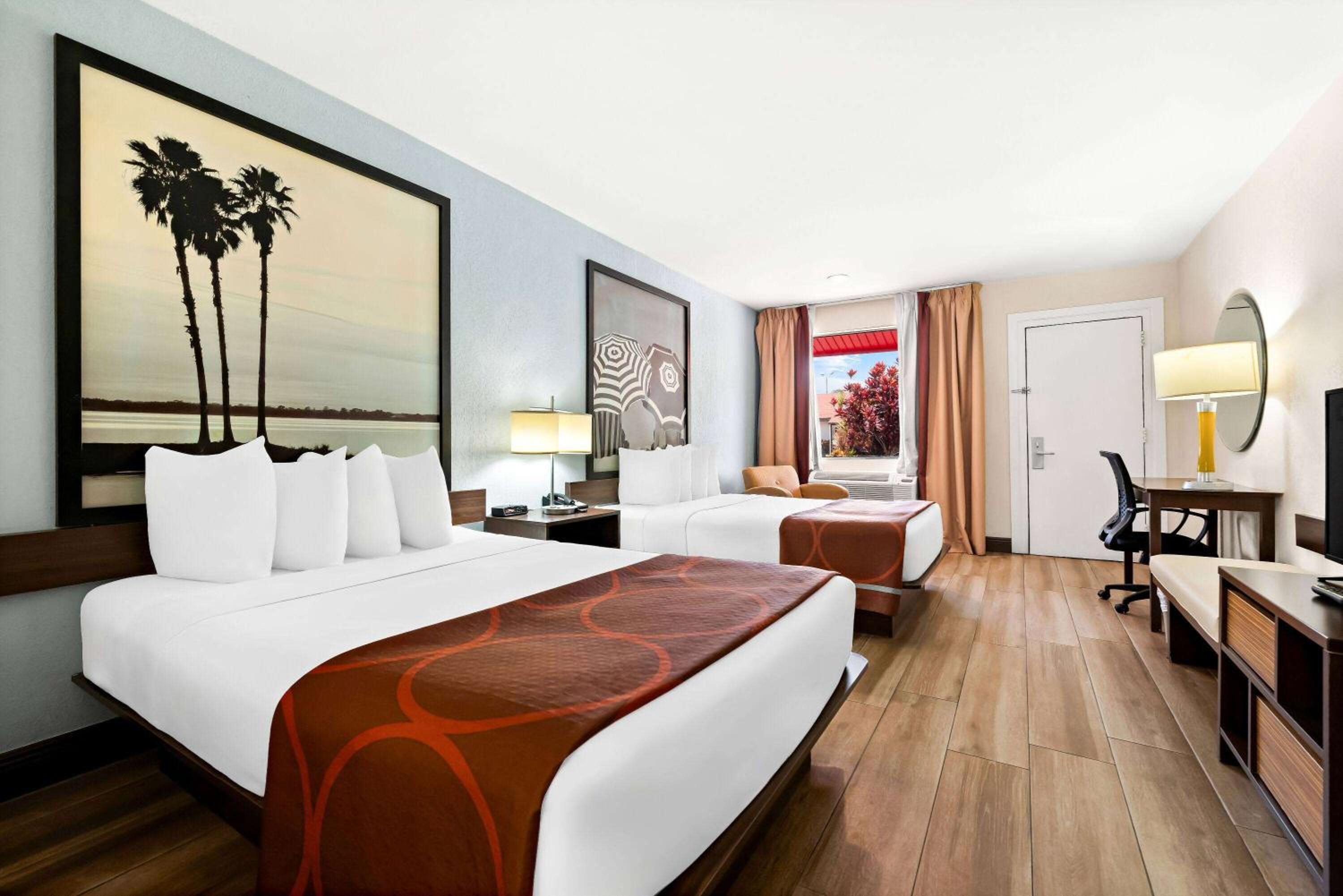 Double Room with Two Double Beds and Pool View - Non-Smoking - Photo 1