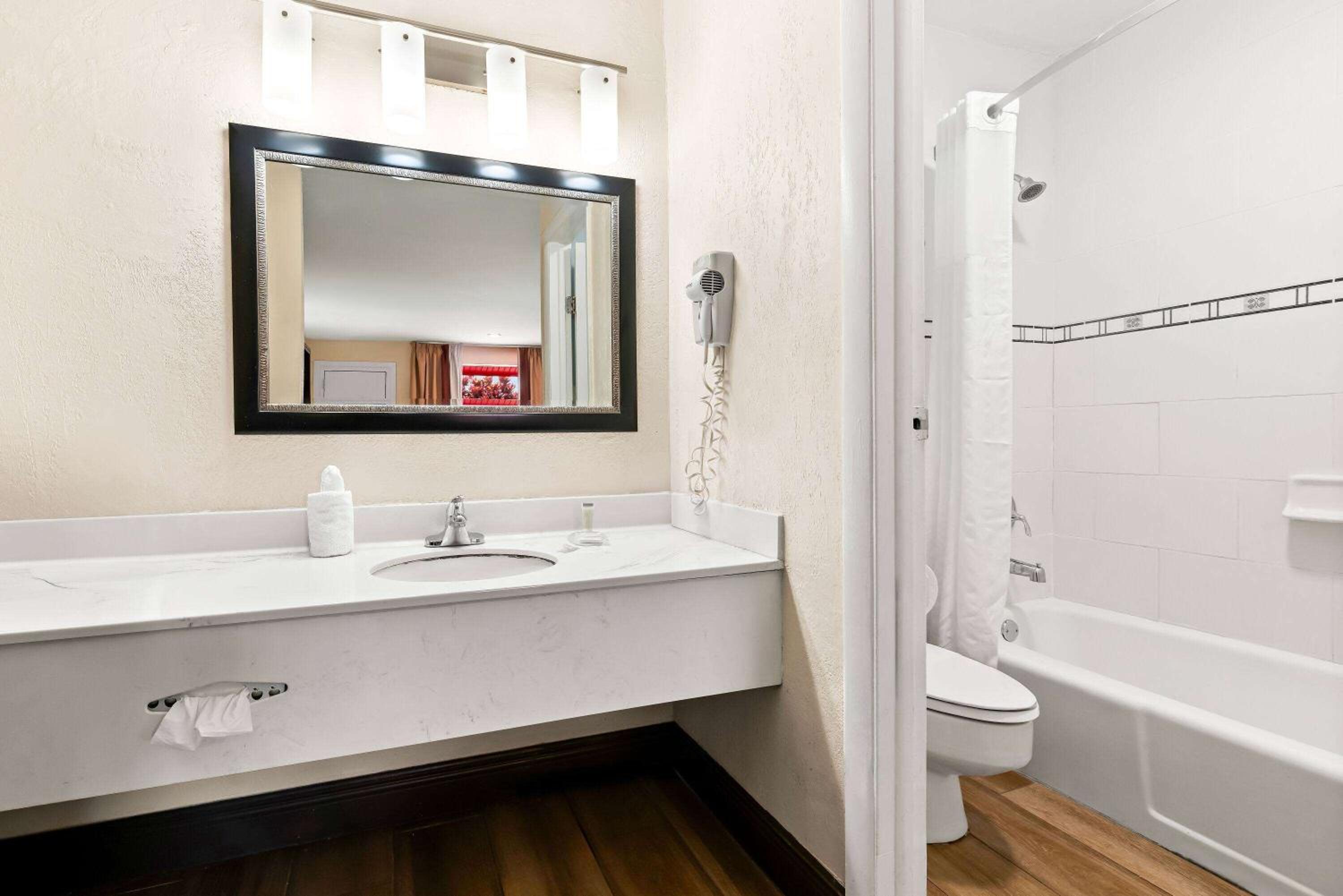 Double Room with Two Double Beds and Pool View - Non-Smoking - Photo 25