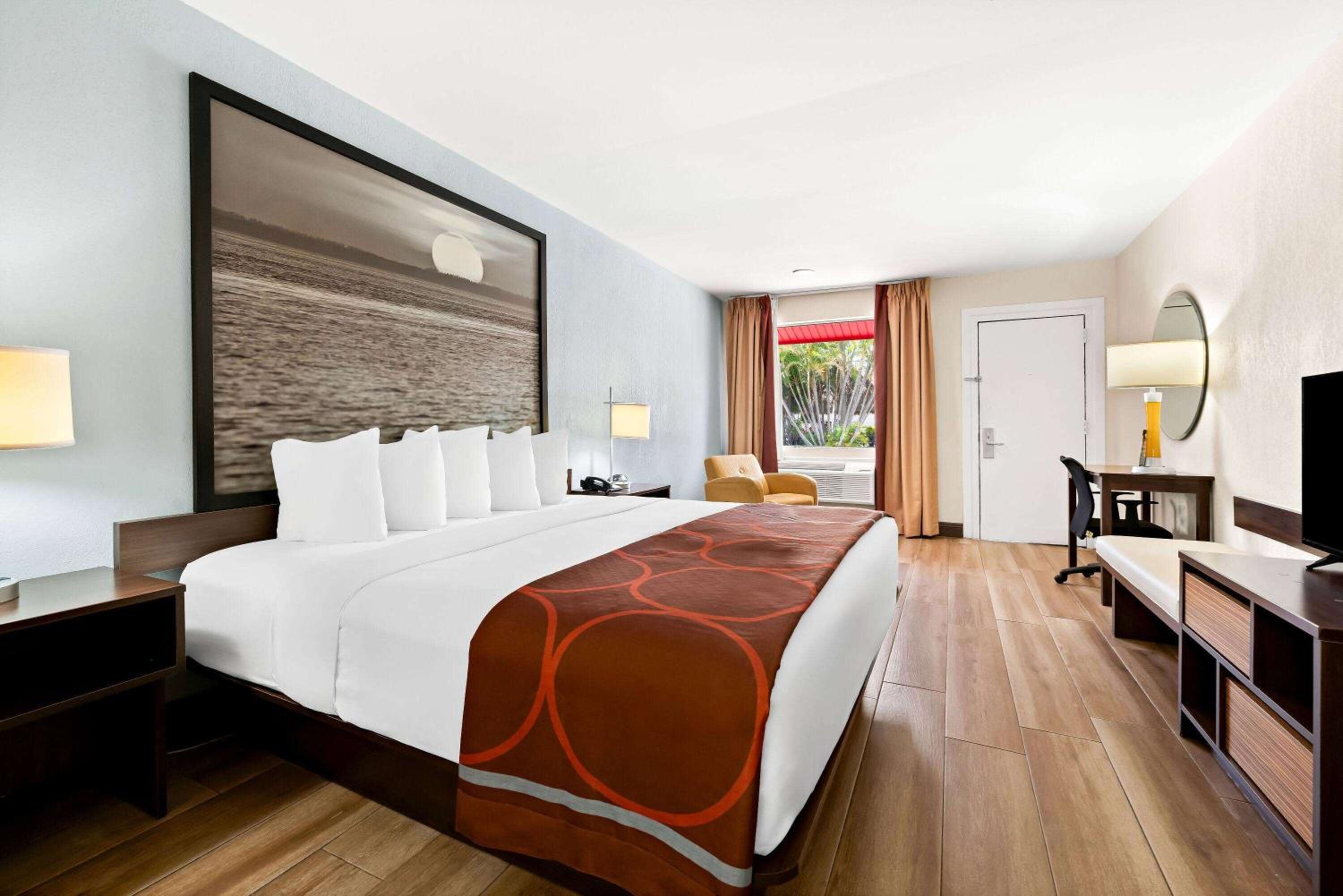 King Room with Pool View - Non-Smoking - Photo 1