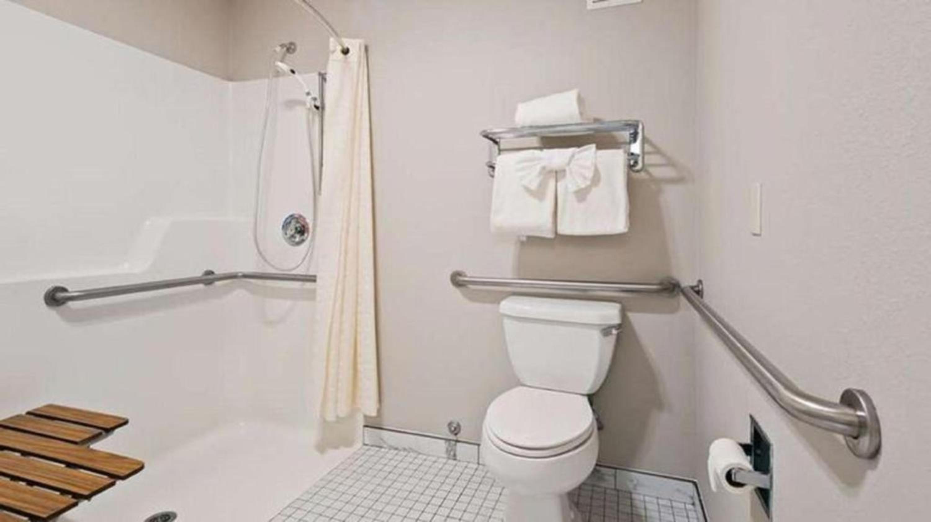 King Room with Roll-In Shower - Disability Access photo 2