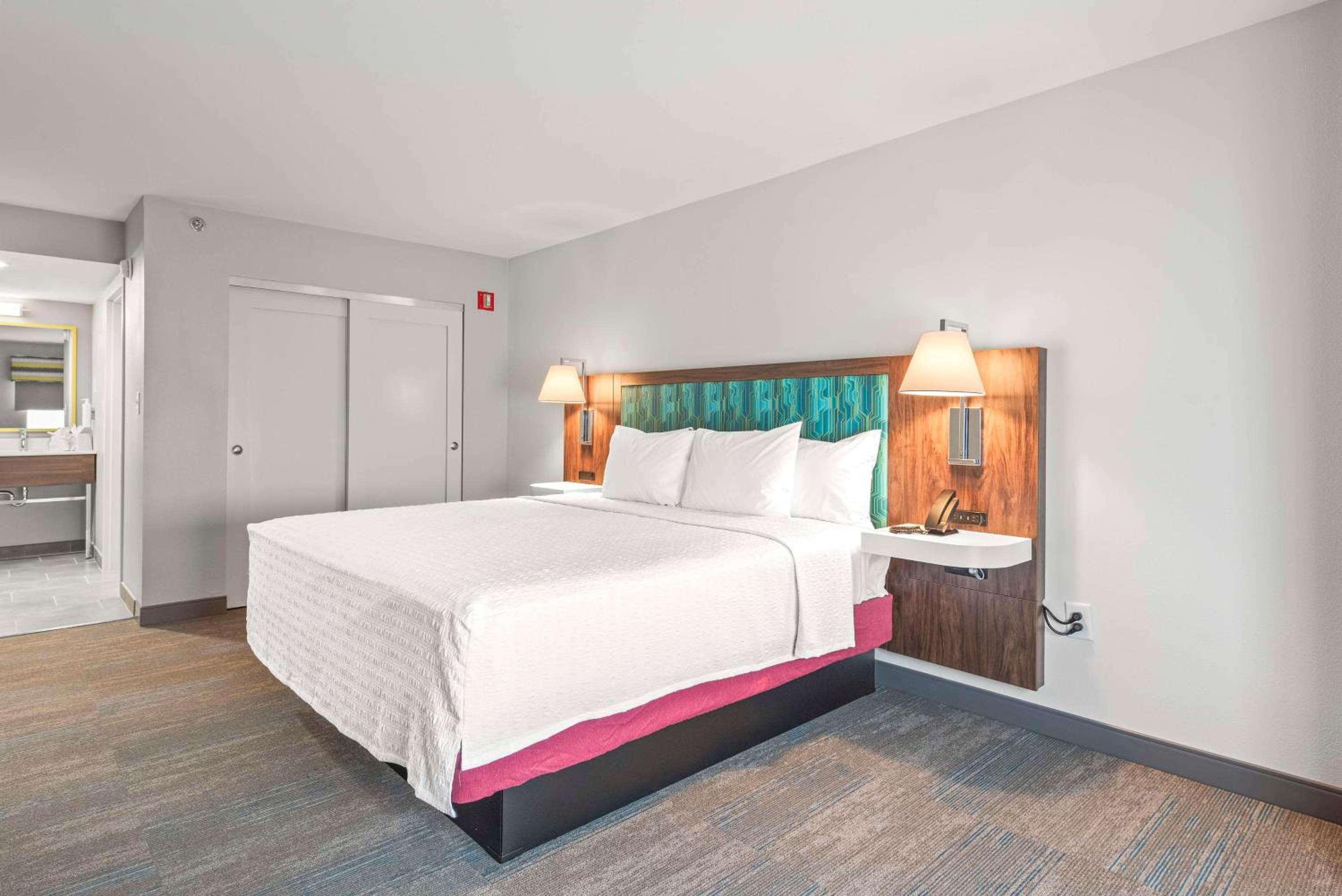One-Bedroom King Suite with Kitchen - Non-Smoking 