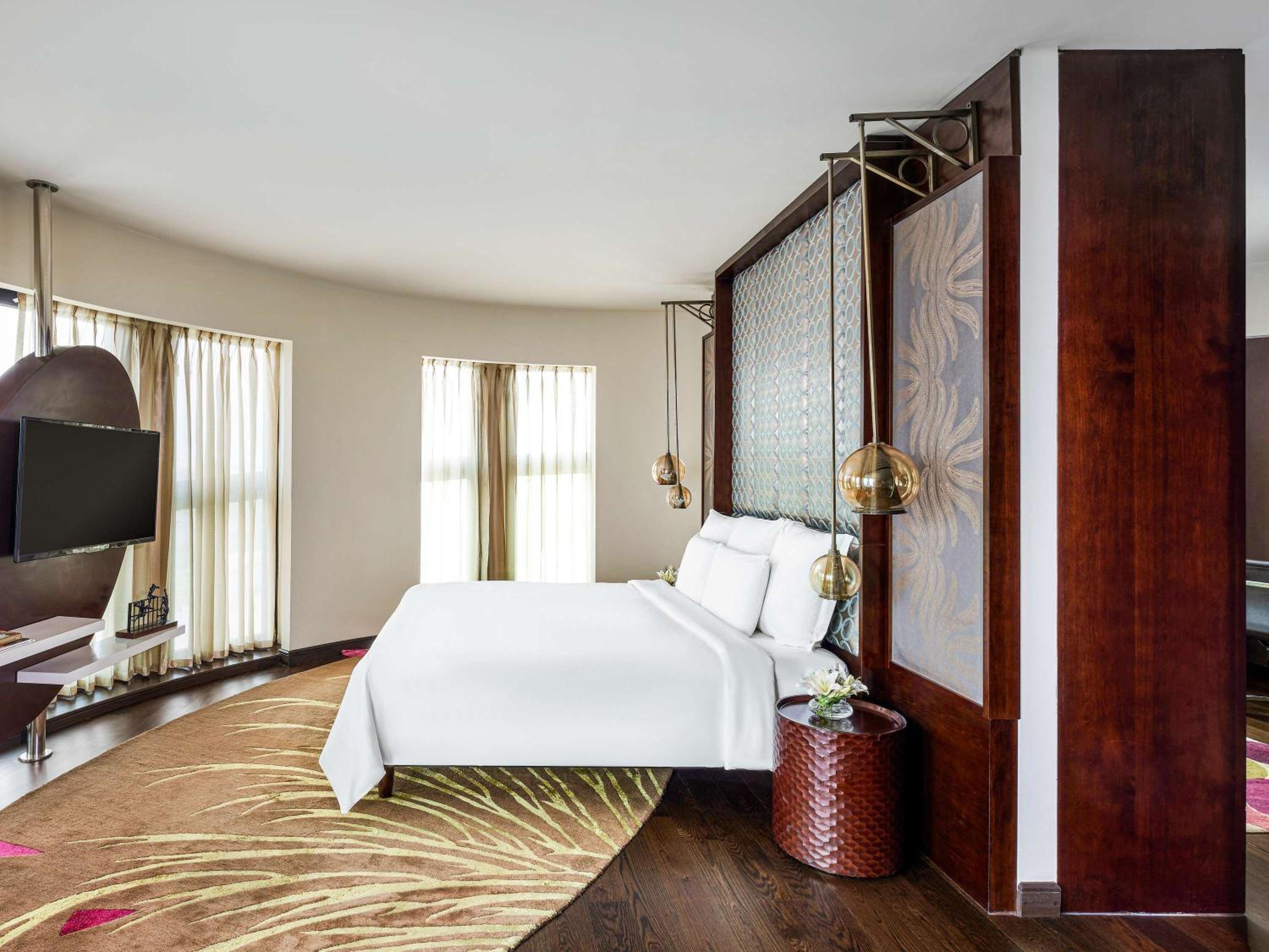 Presidential King Suite with Airport View and 20% discount on food, beverages, spa and laundry | Complimentary one way airport transfer | Lounge access and cocktail hours thumbnail 5