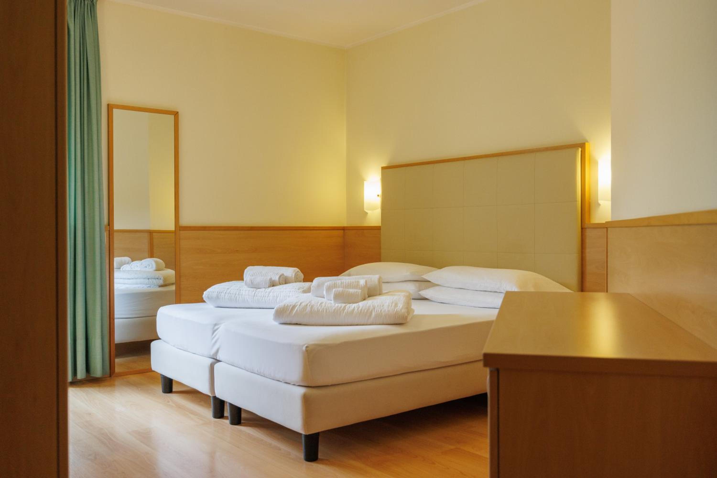 Deluxe Double or Twin Room - Photo 2
