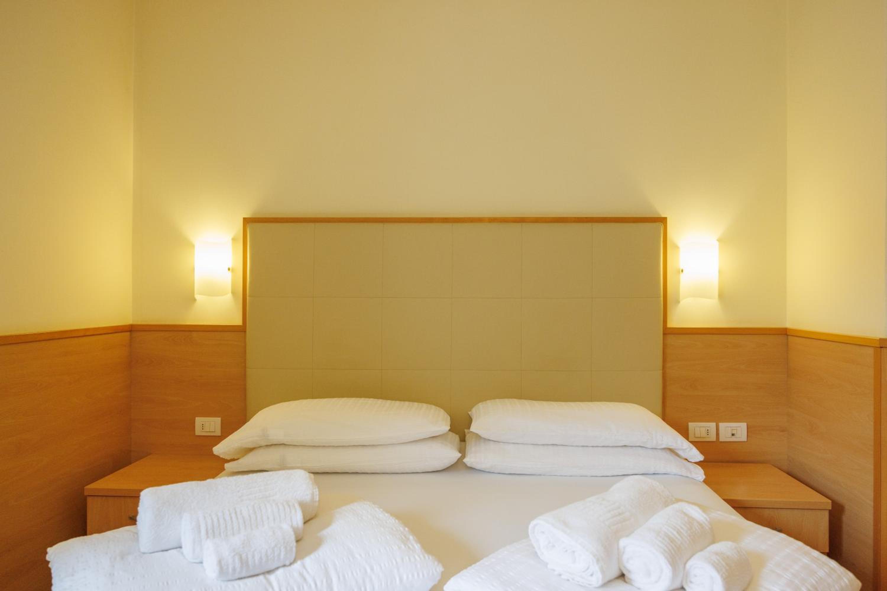 Deluxe Double or Twin Room - Photo 6