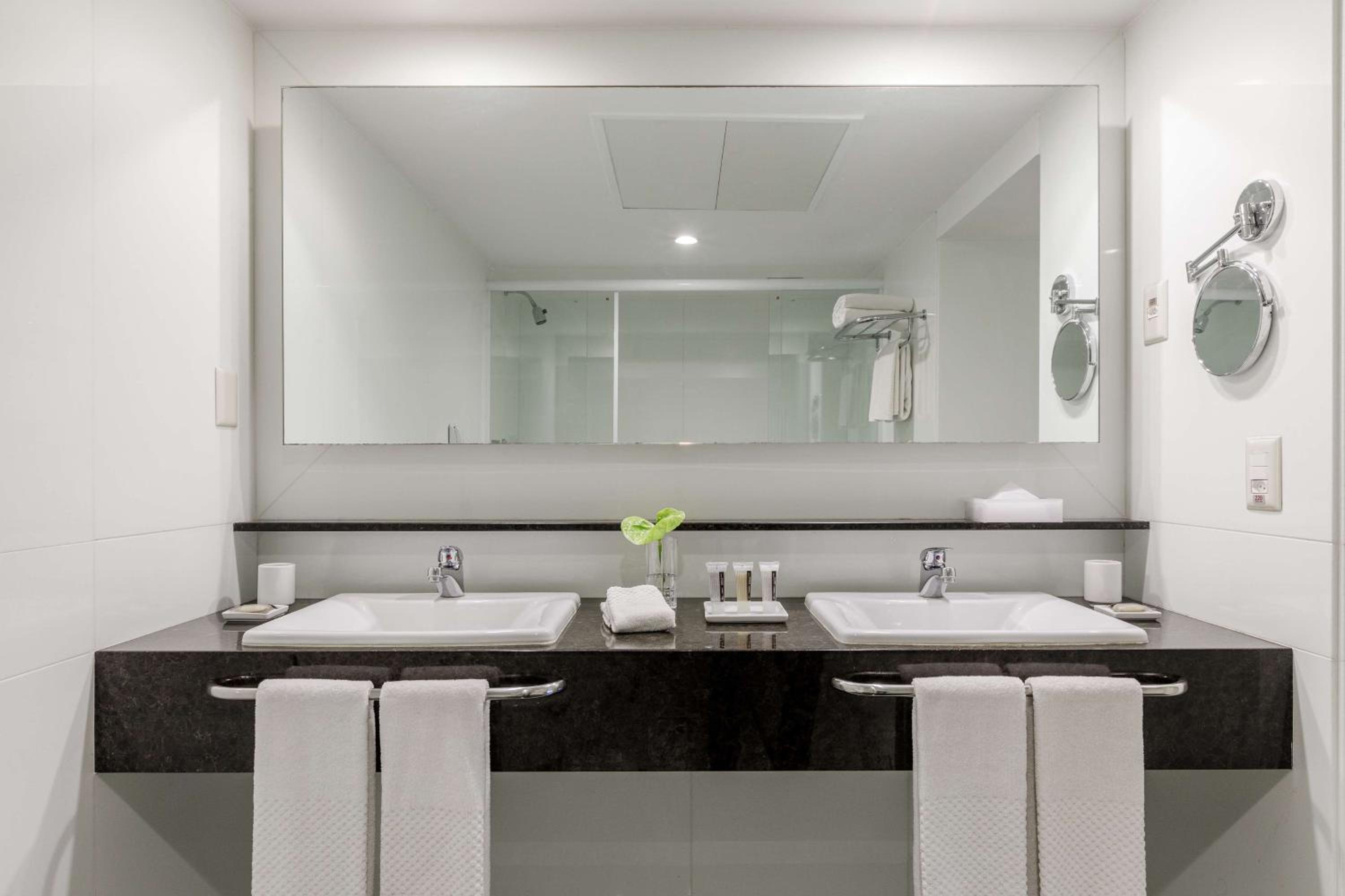 Executive One-Bedroom King Suite - Ocean Front