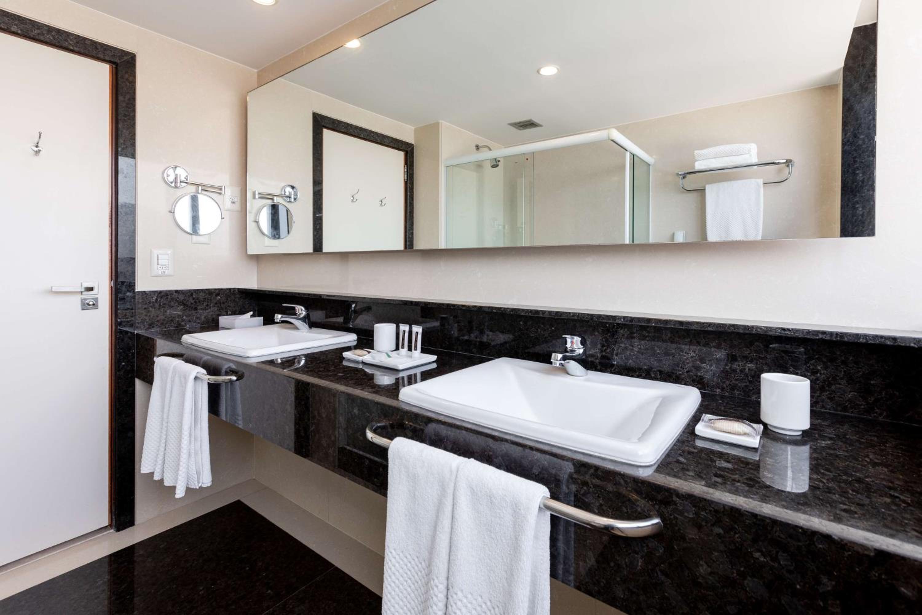 Executive One-Bedroom King Suite - Ocean Front