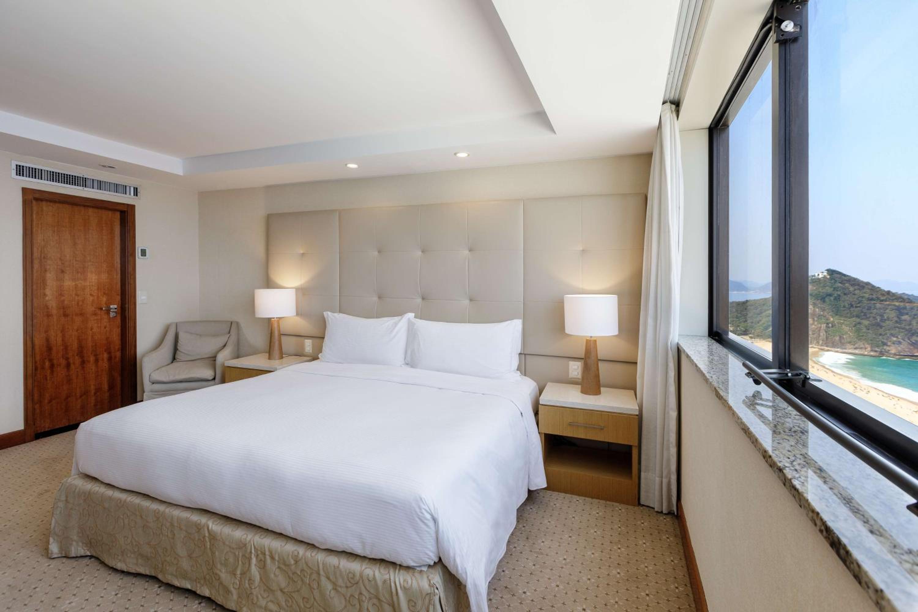 Executive One-Bedroom King Suite - Ocean Front