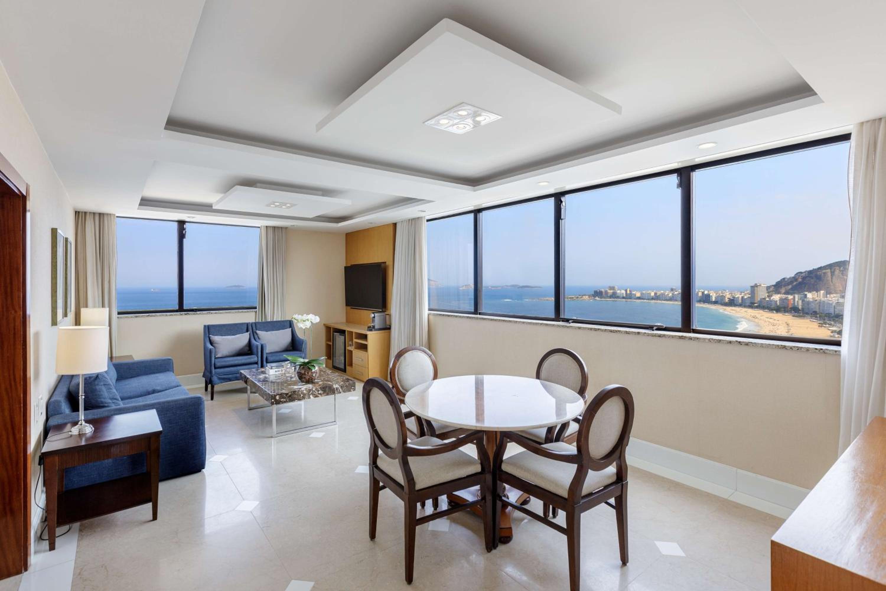 Executive One-Bedroom King Suite - Ocean Front thumbnail 6