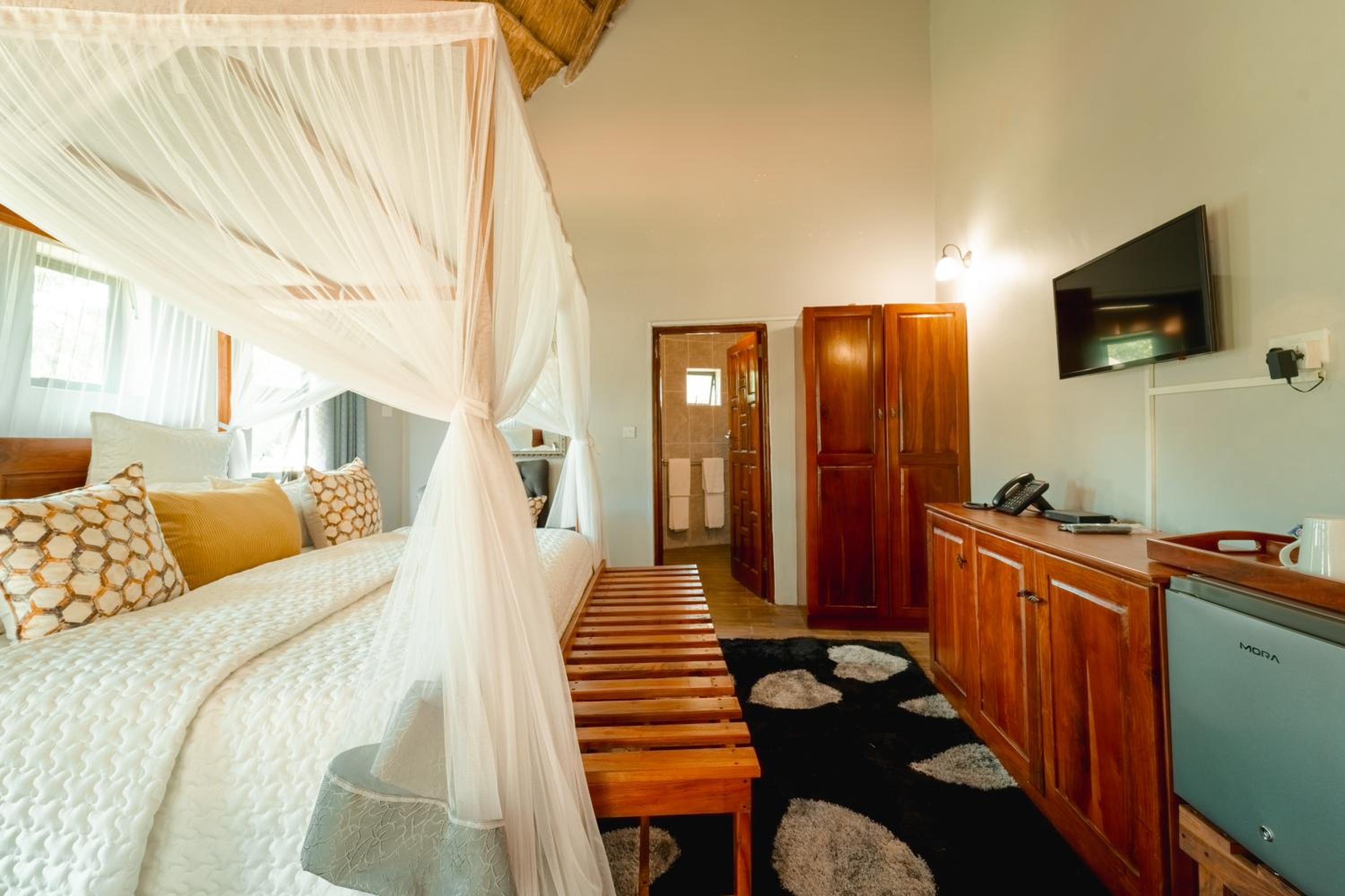 Deluxe Double Room (2 Adults + 1 Child) photo 1