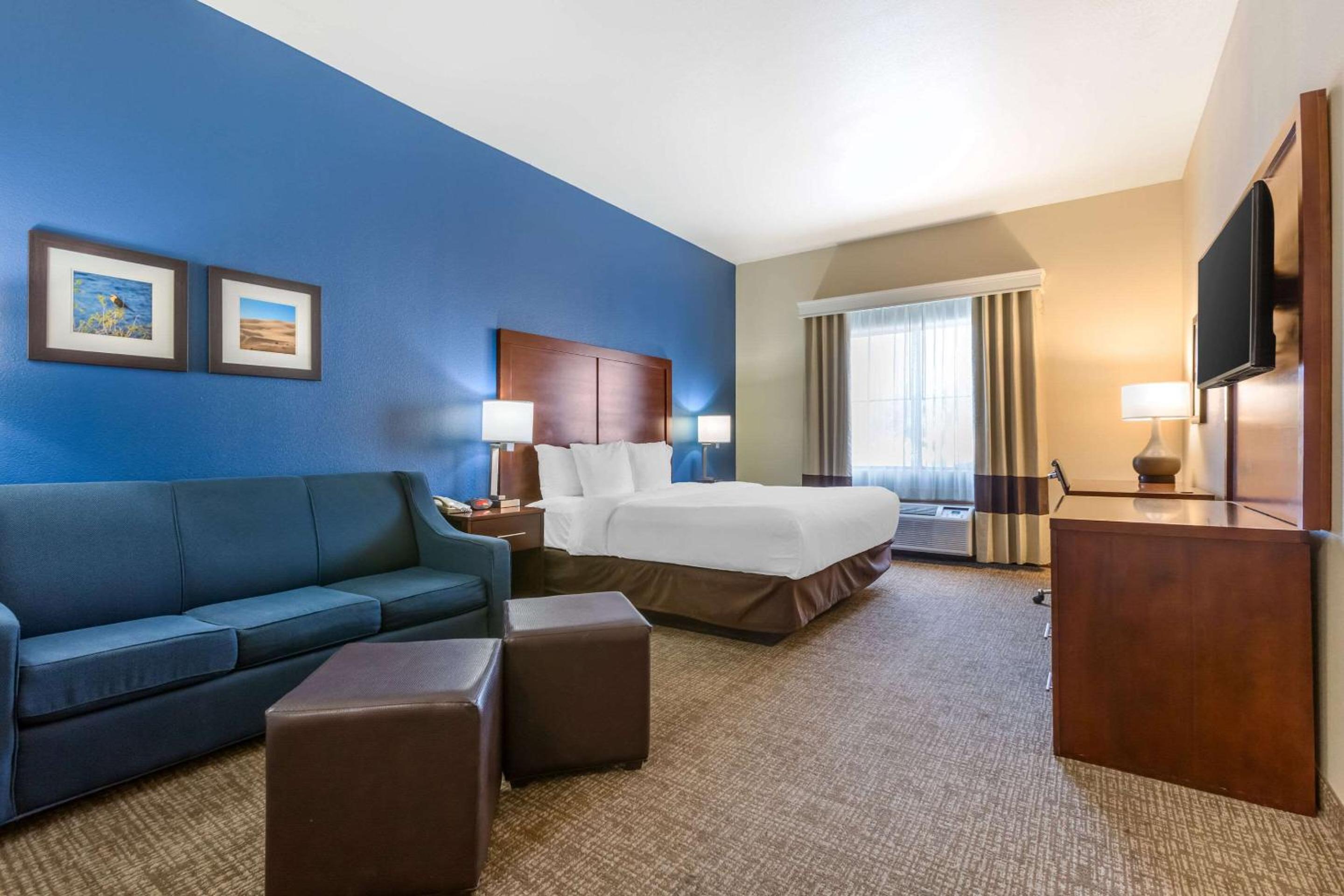 King Room - Non-Smoking - Photo 1