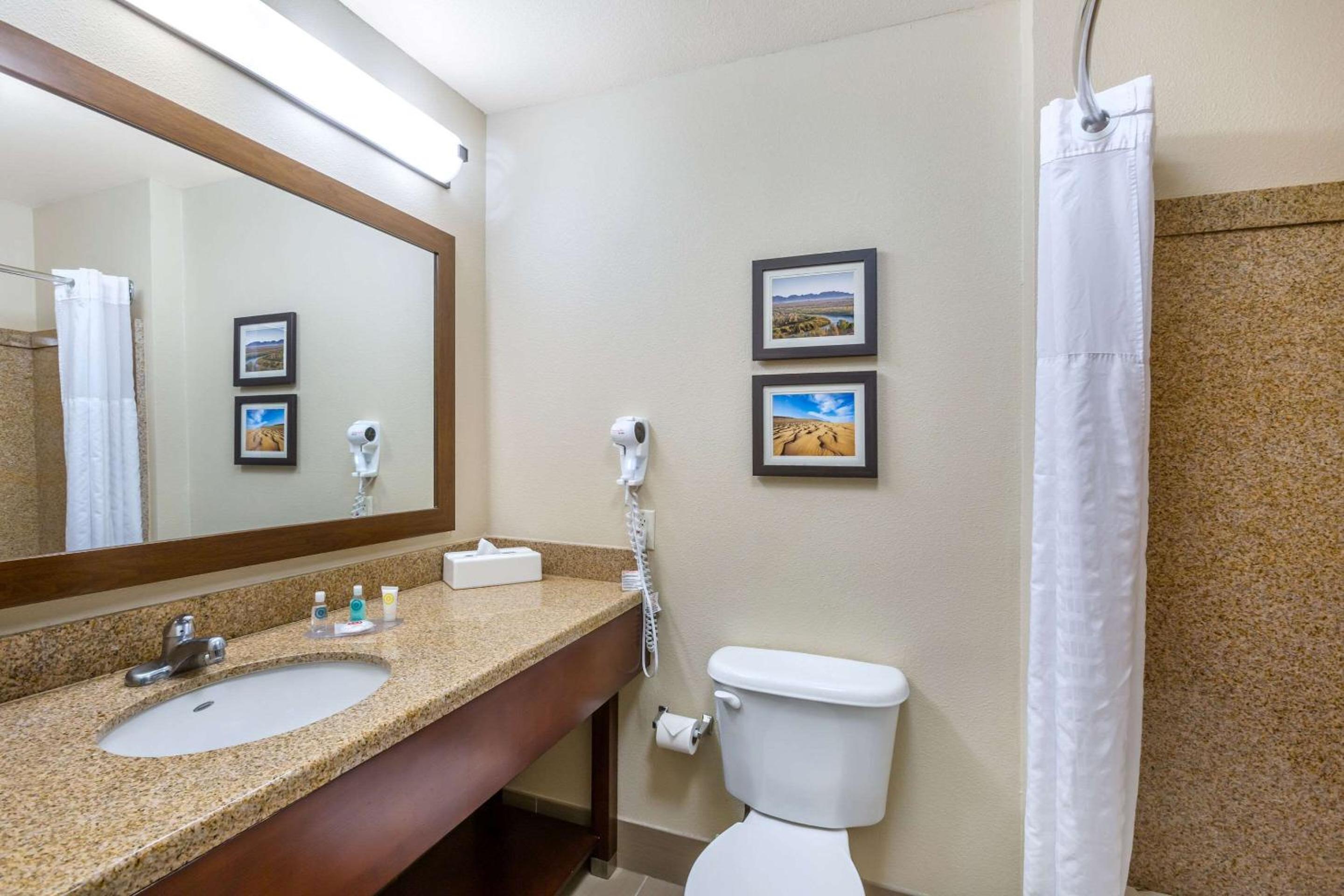 King Room - Non-Smoking - Photo 3