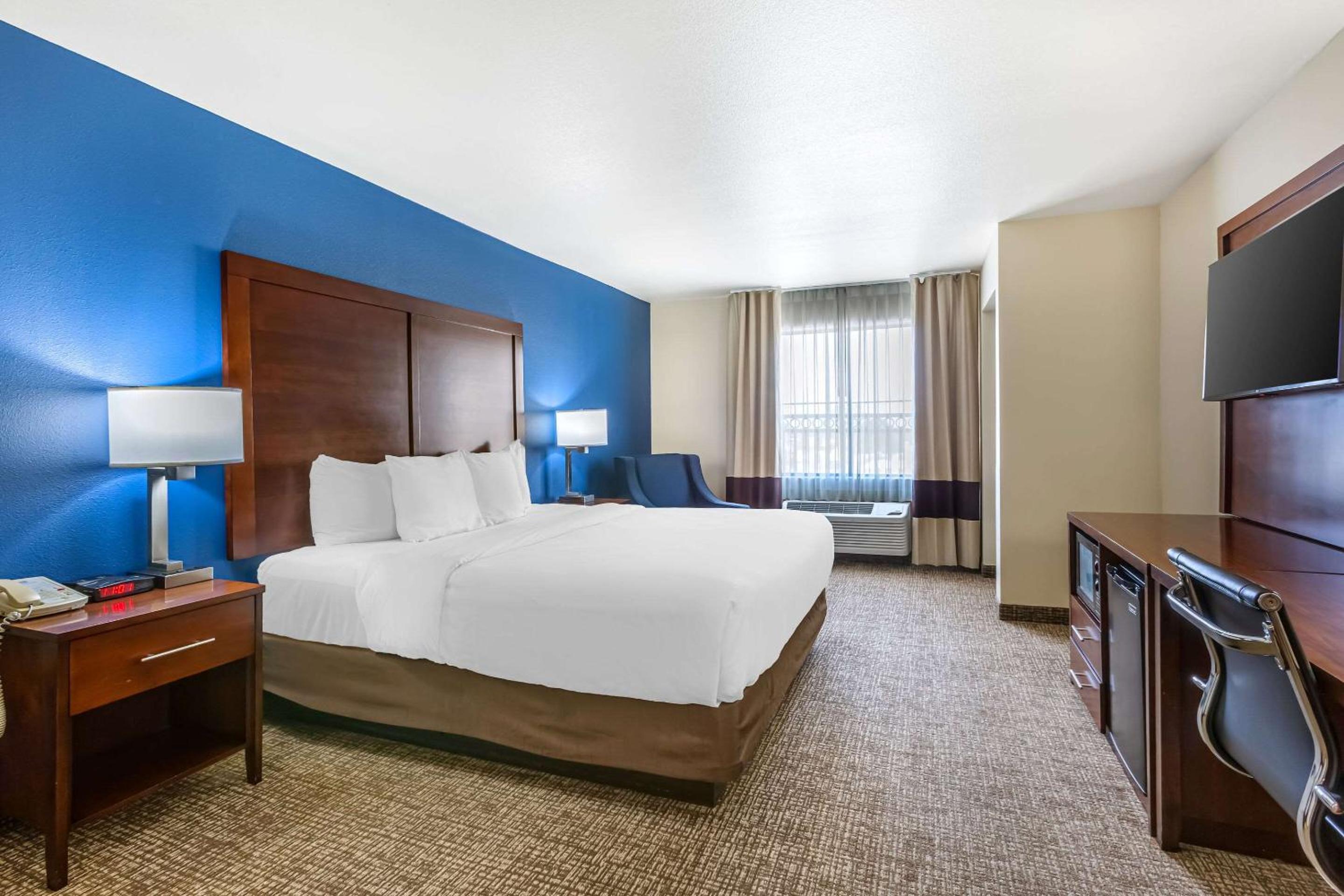 King Room - Accessible/Non-Smoking - Photo 1