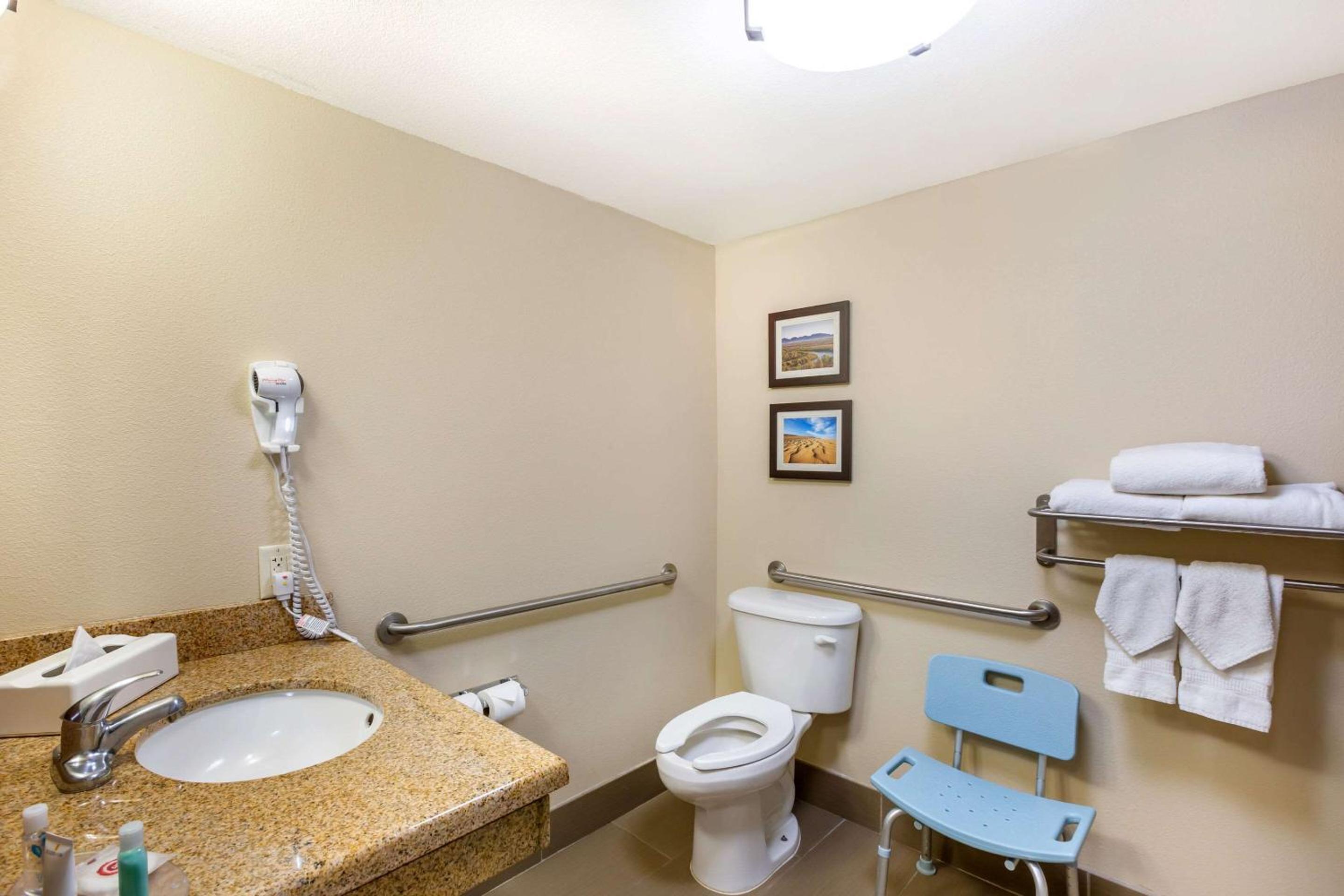 King Suite - Accessible/Non-Smoking - Photo 3