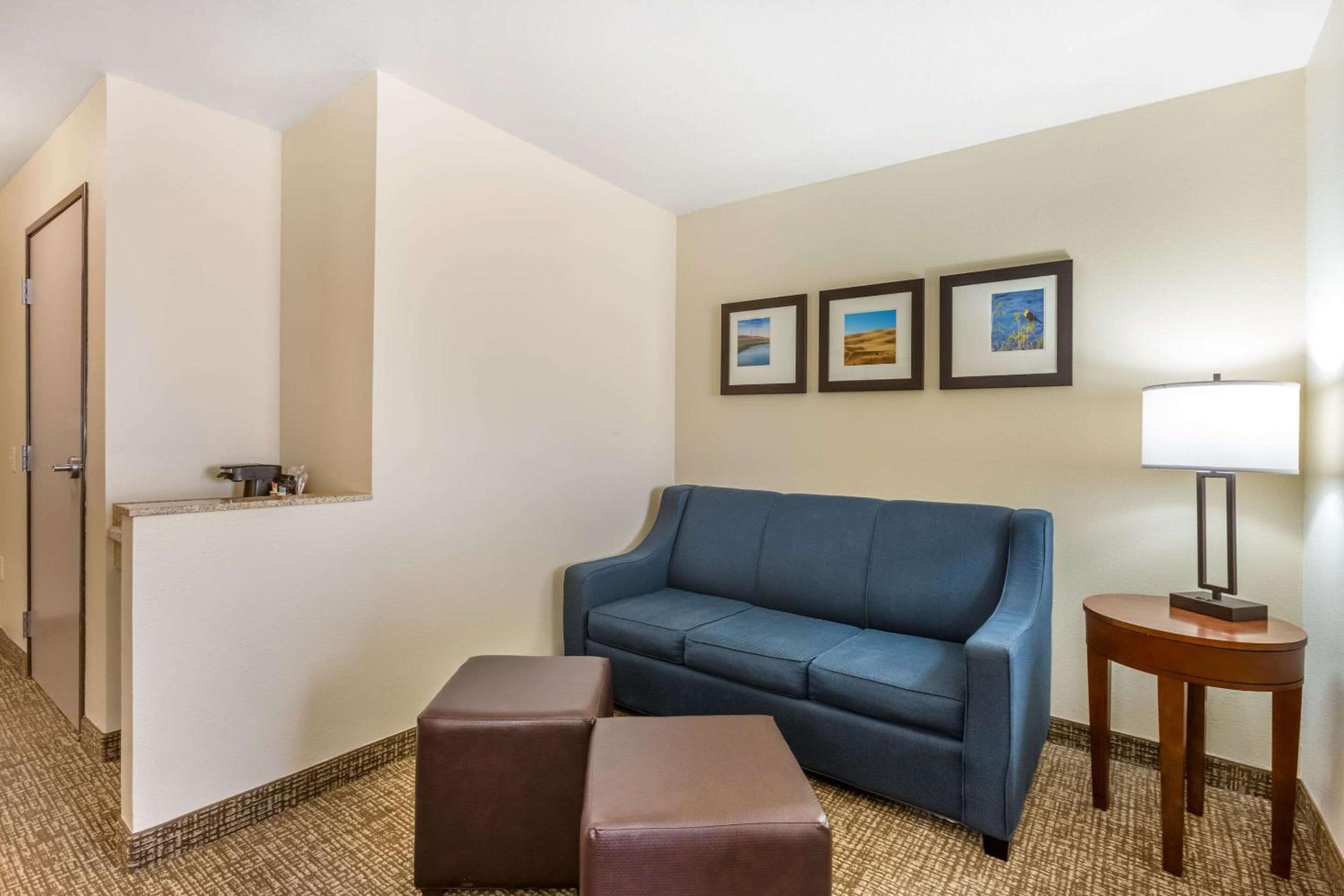 King Suite - Accessible/Non-Smoking - Photo 4