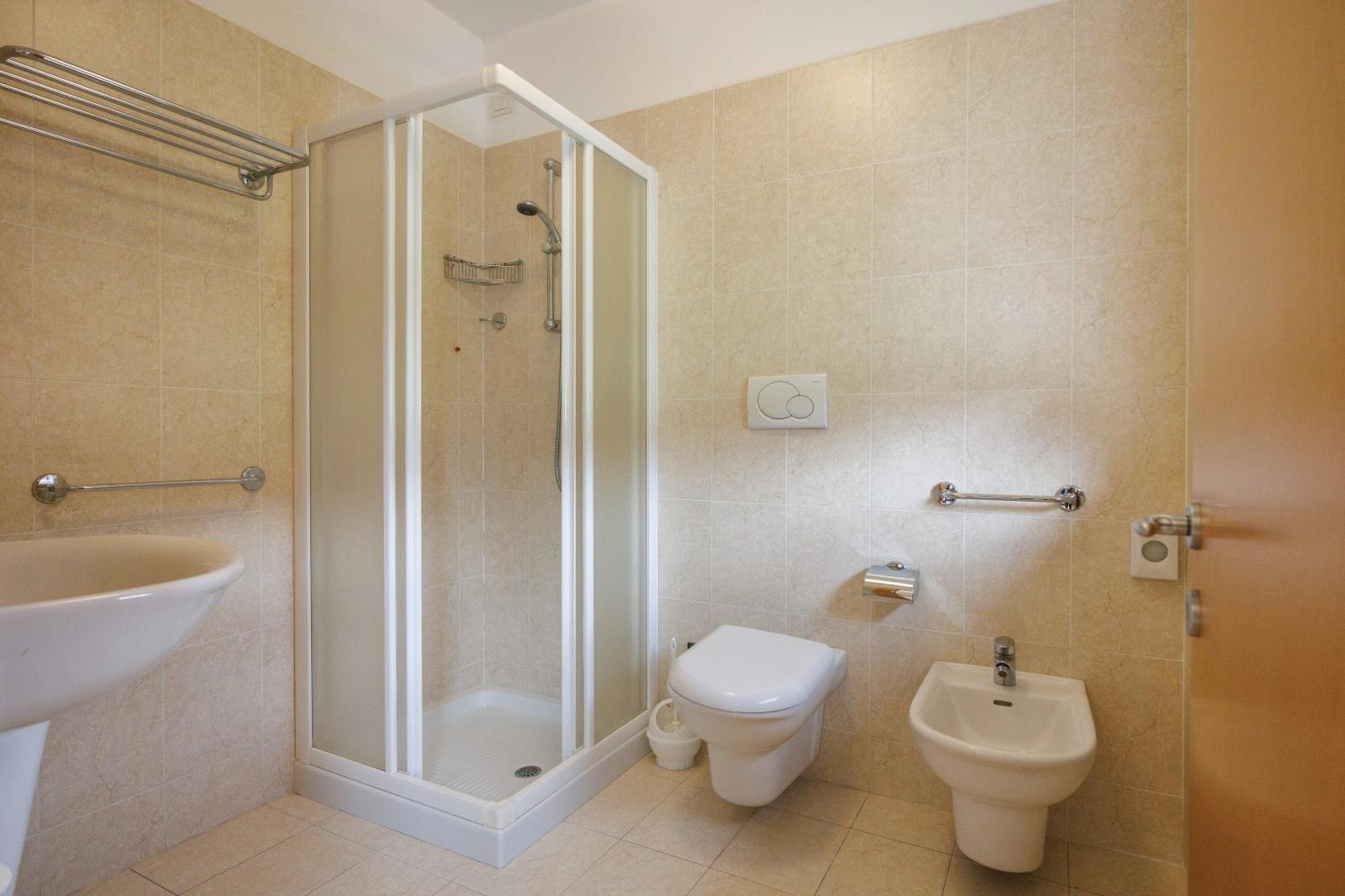 Deluxe Double or Twin Room - Photo 5