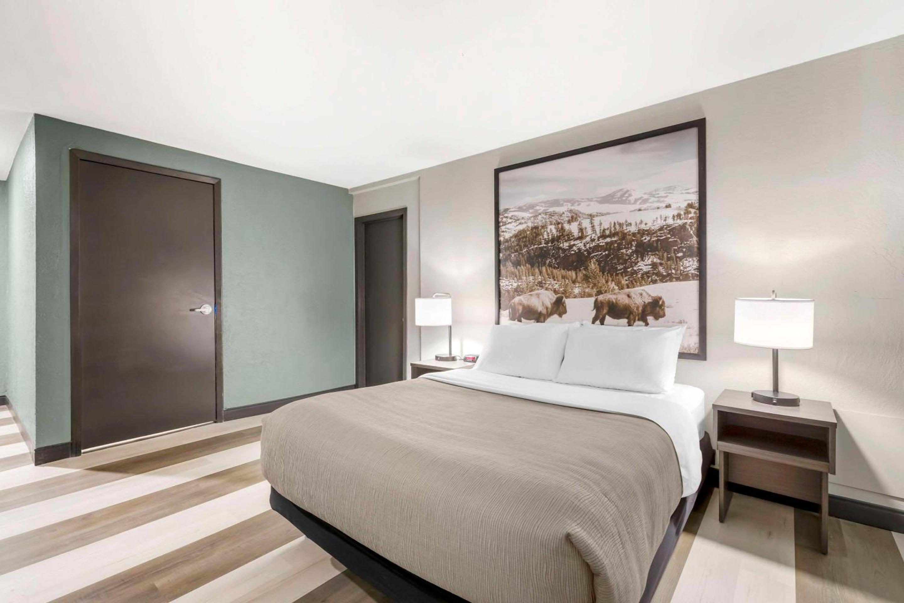 King Room - Accessible/Non-Smoking - Photo 2