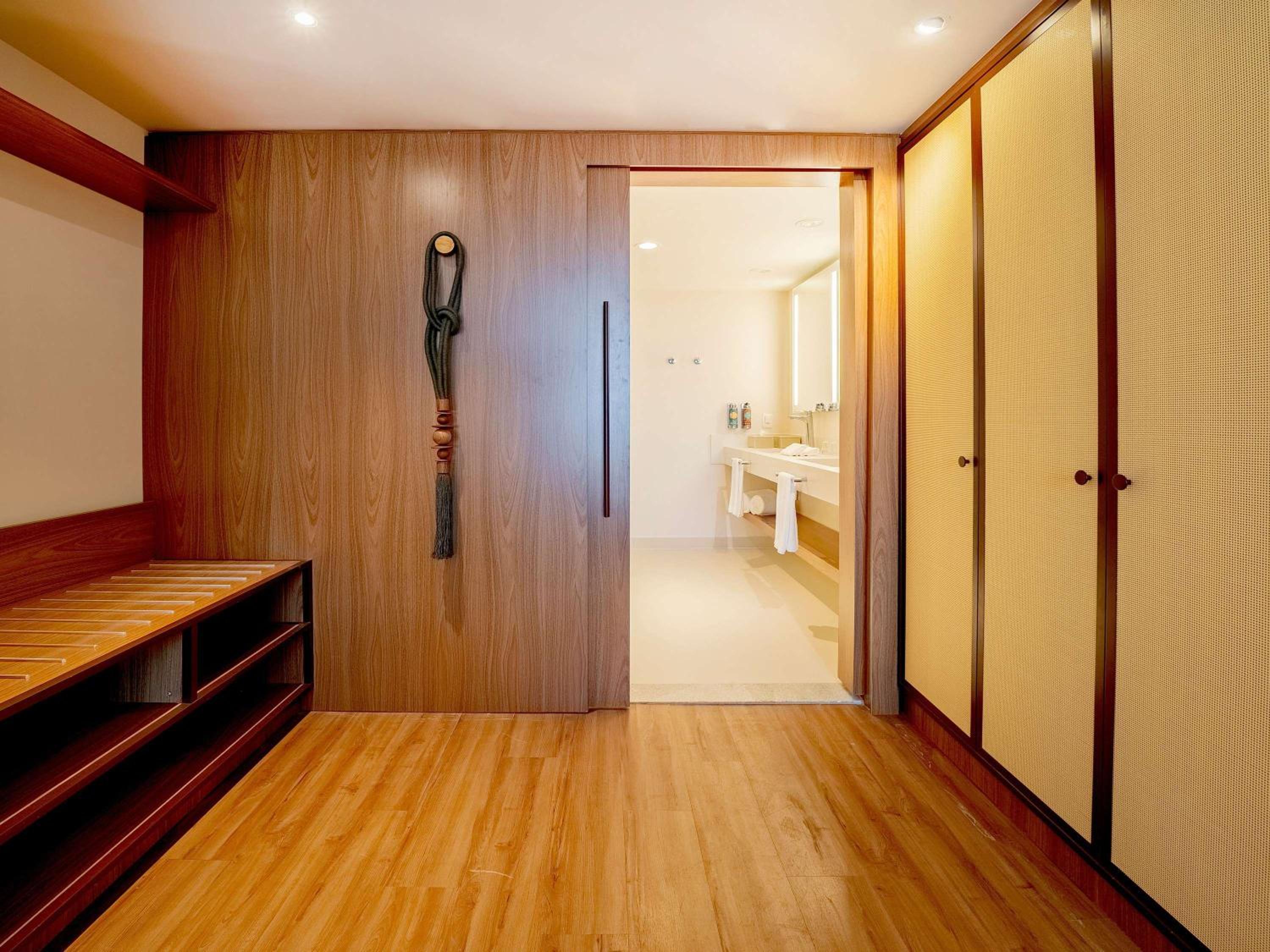 Executive King Suite with Sea View - Photo 3