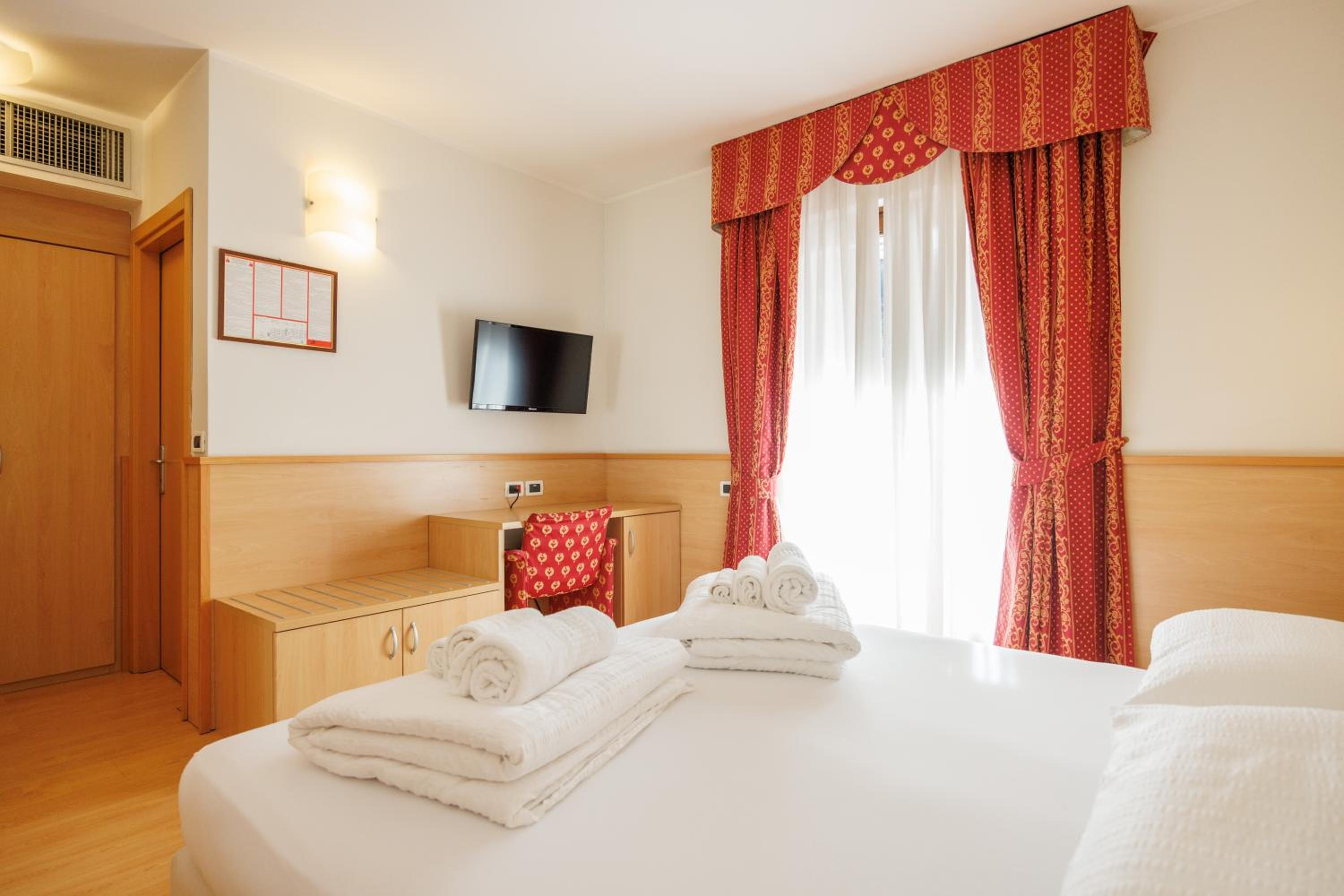 Classic Double or Twin Room photo 2