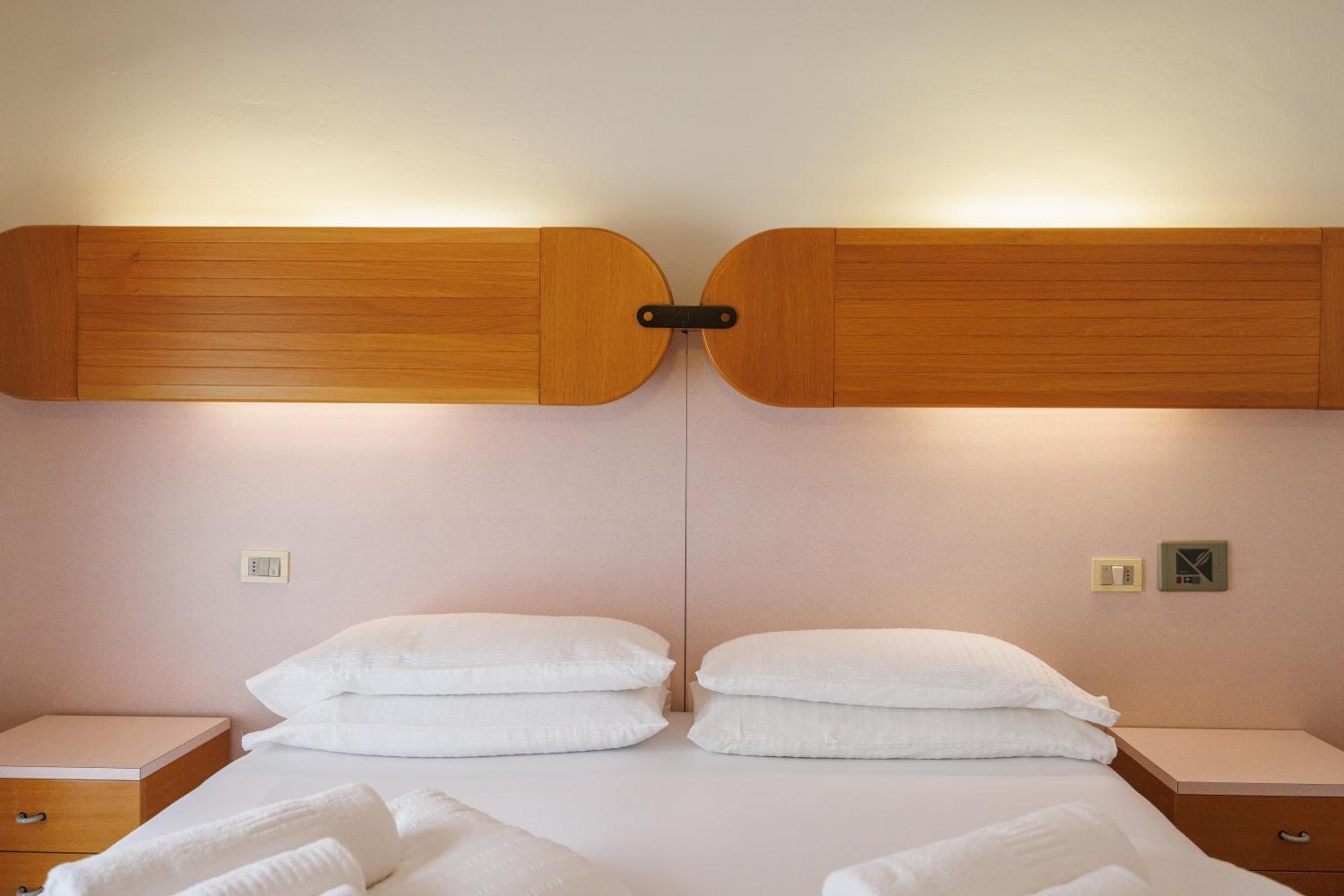 Double or Twin Room with Balcony photo 3
