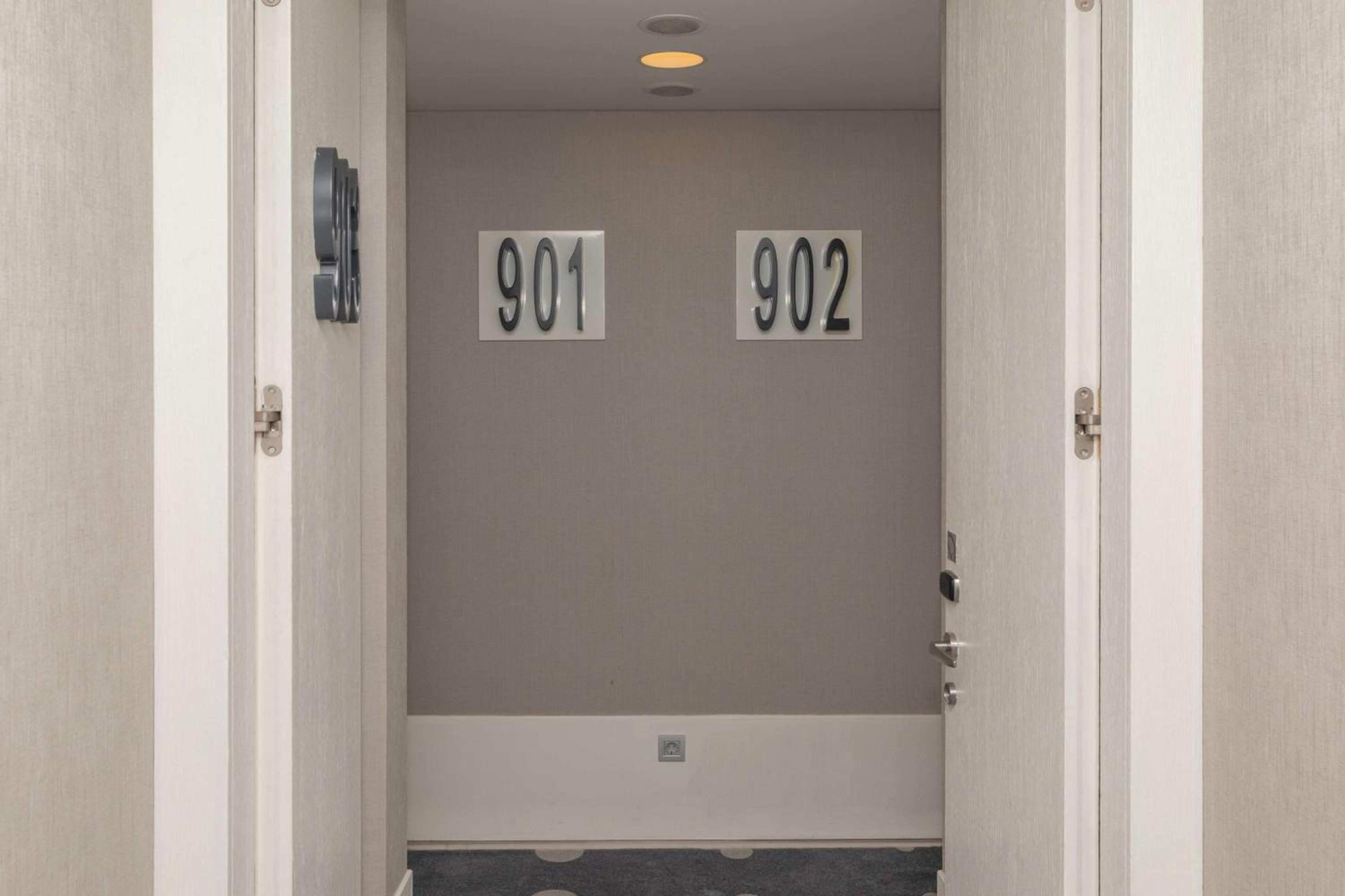 Premium Room with City View photo 2