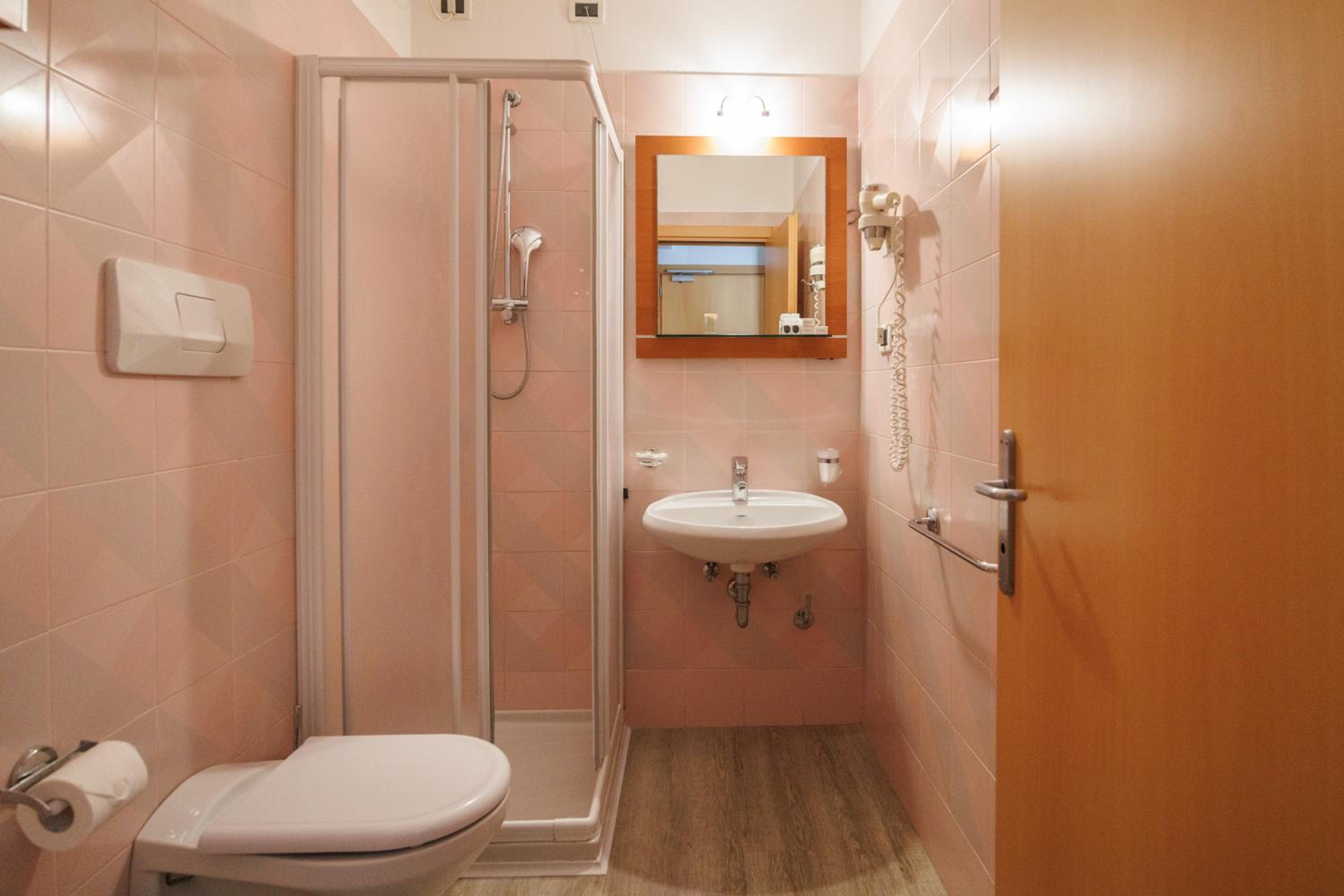 Single Room photo 2