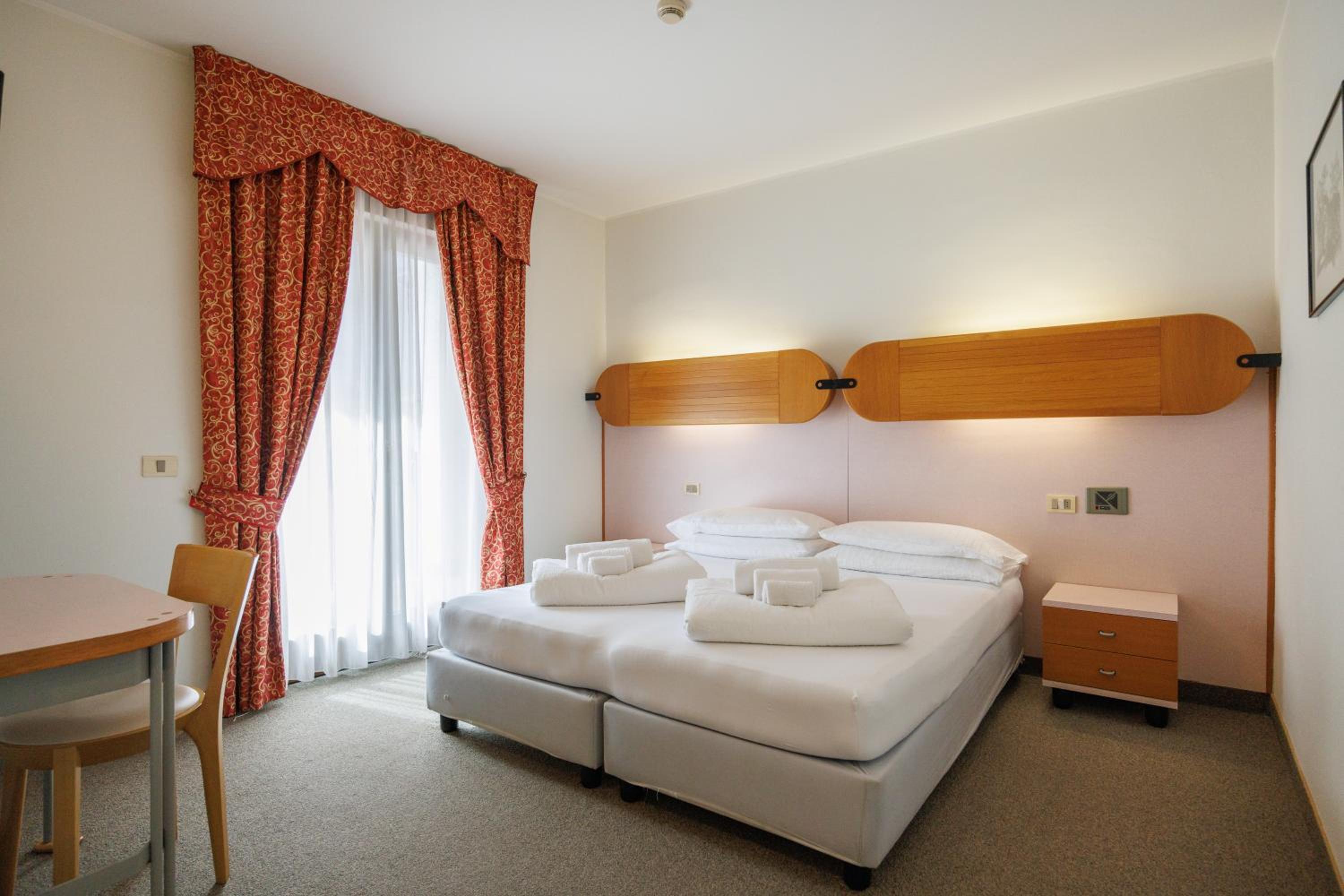 Classic Double or Twin Room photo 3