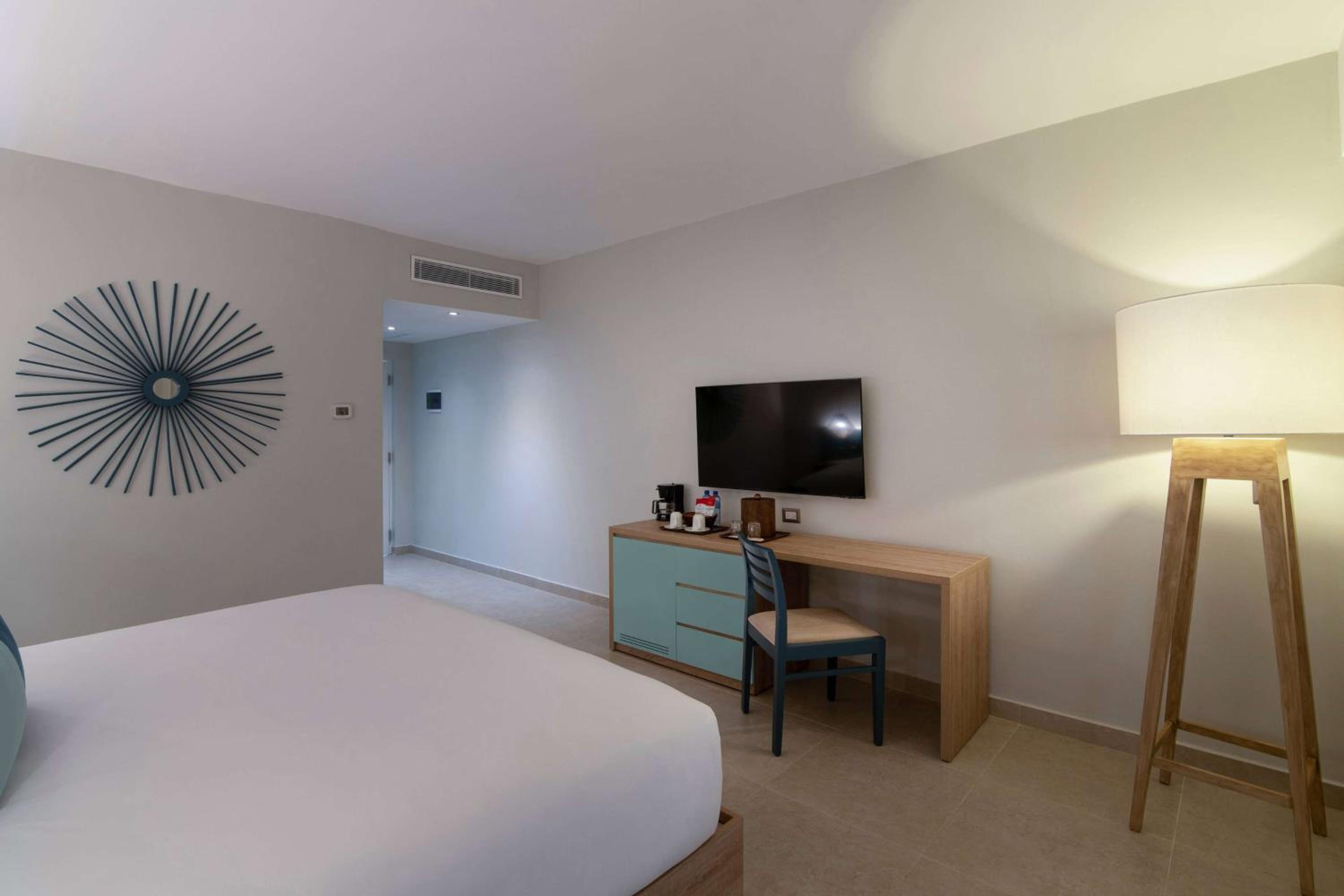 Standard King Room with Garden View
