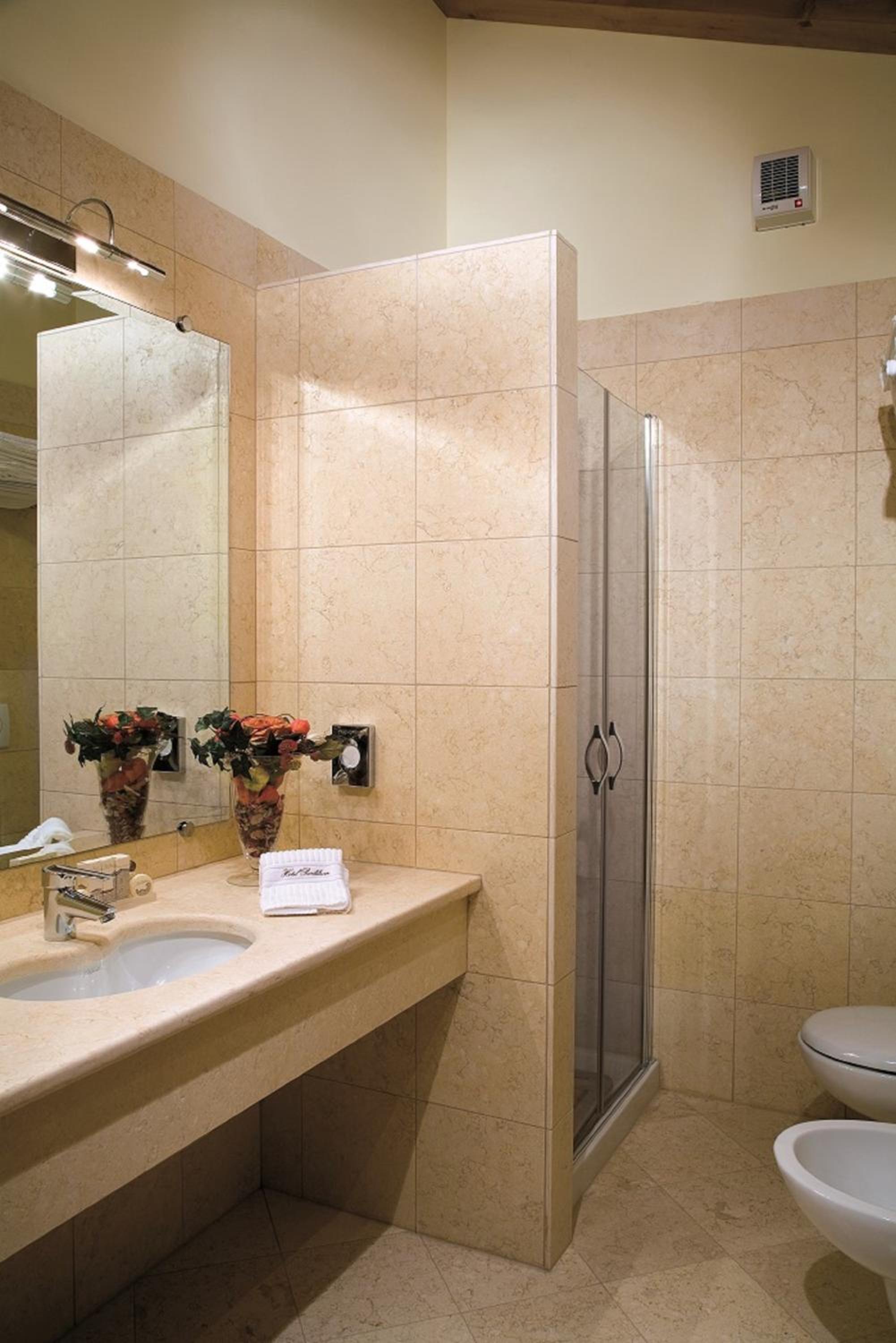 Double Room - Photo 5