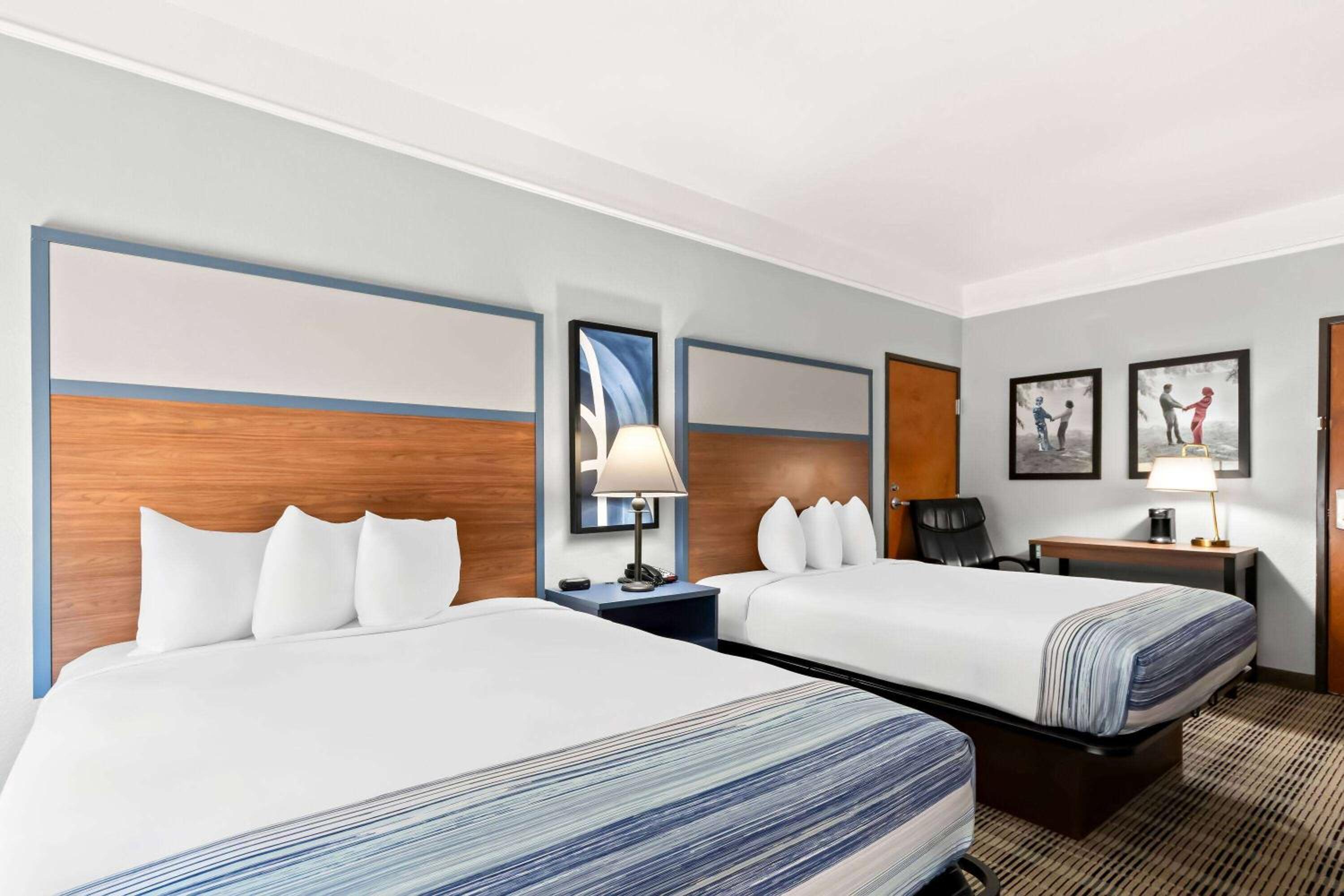 2 Queen Beds, Mobility Accessible Room, Bathtub w/ Grab Bars, Non-Smoking - Photo 1