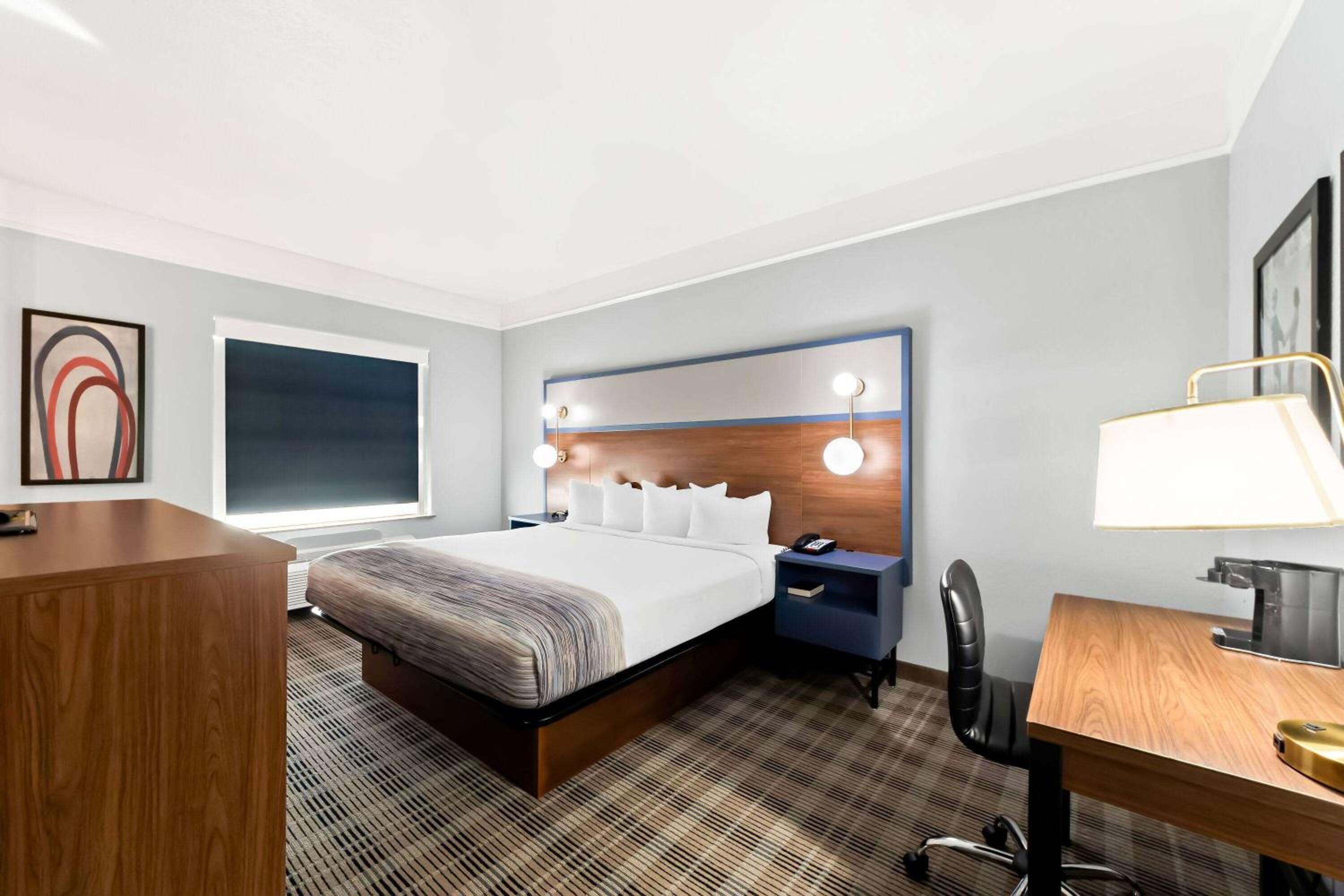 King Room - Non-Smoking - Photo 1