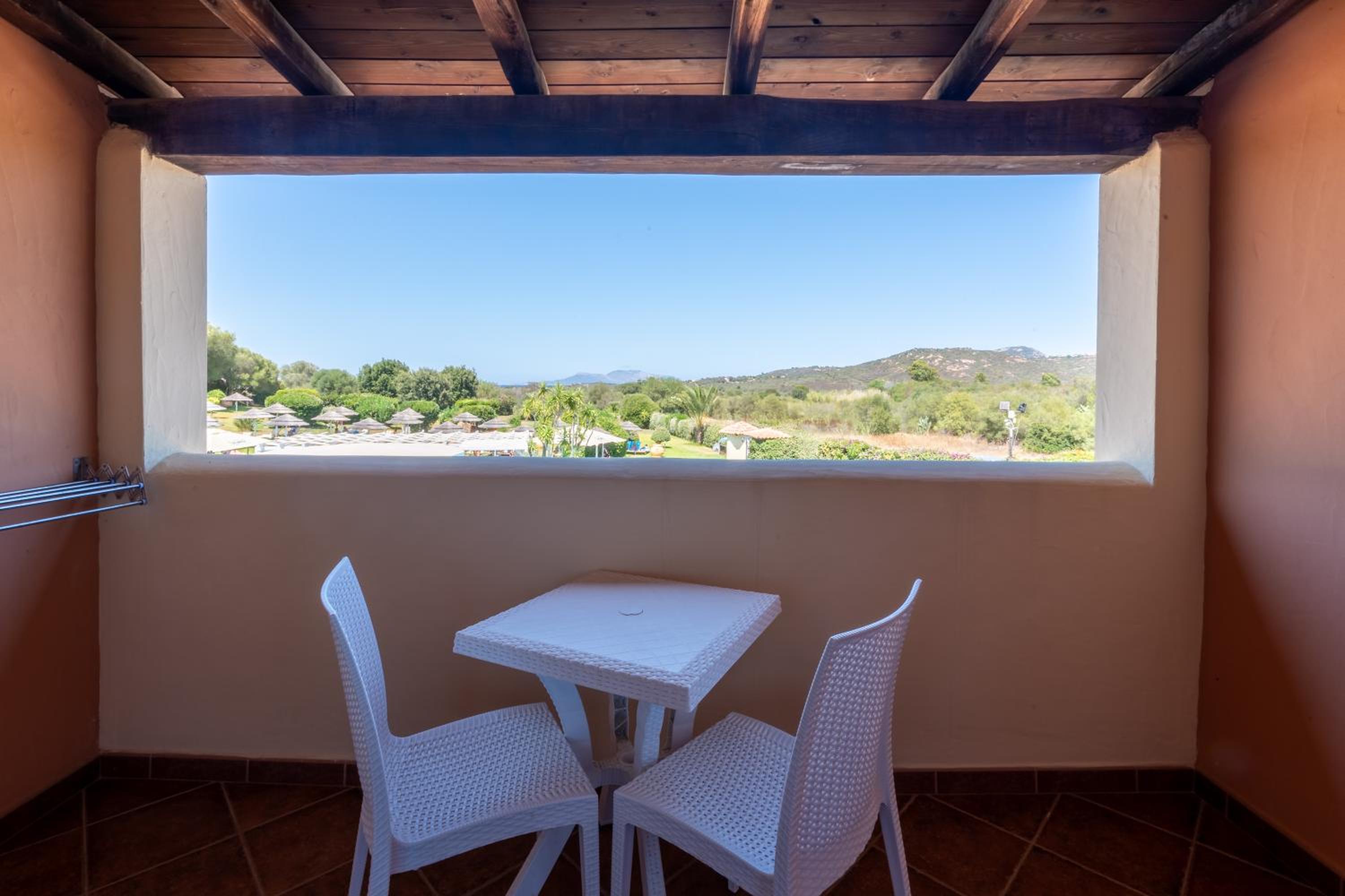 Family Room with Garden View - Photo 2