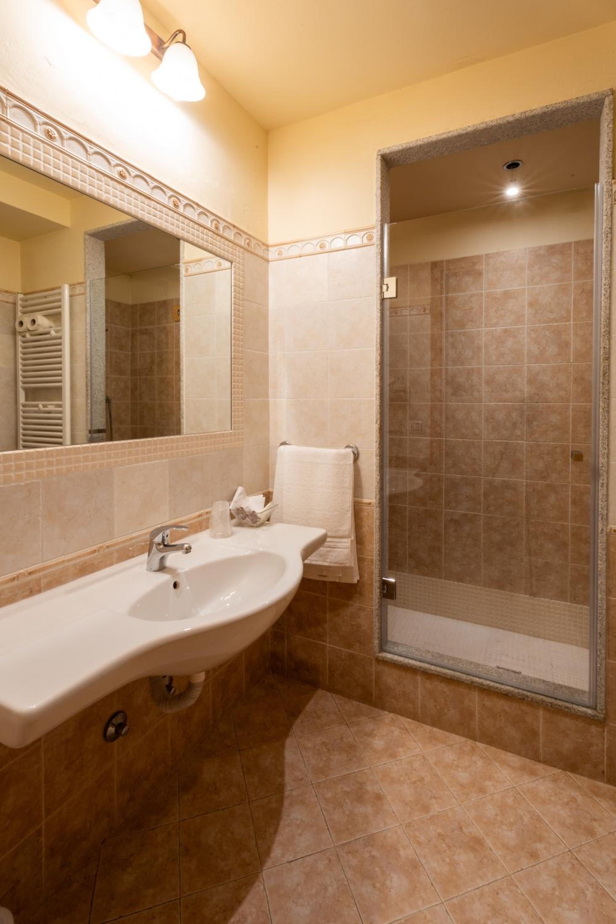 Classic Double or Twin Room - Photo 2