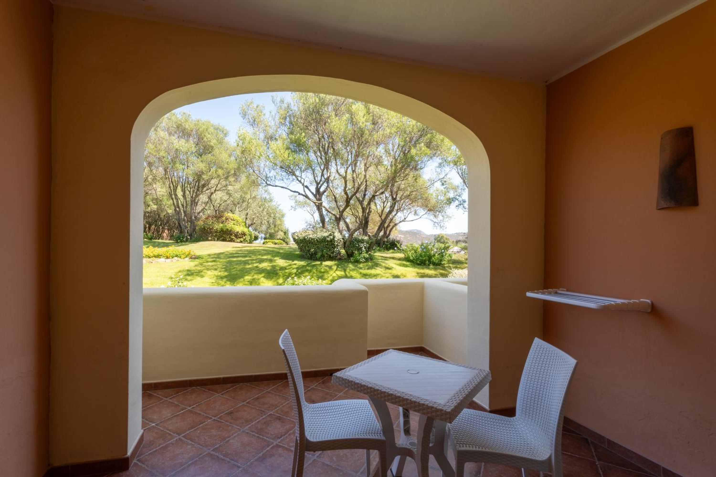 Family Room with Garden View - Photo 3
